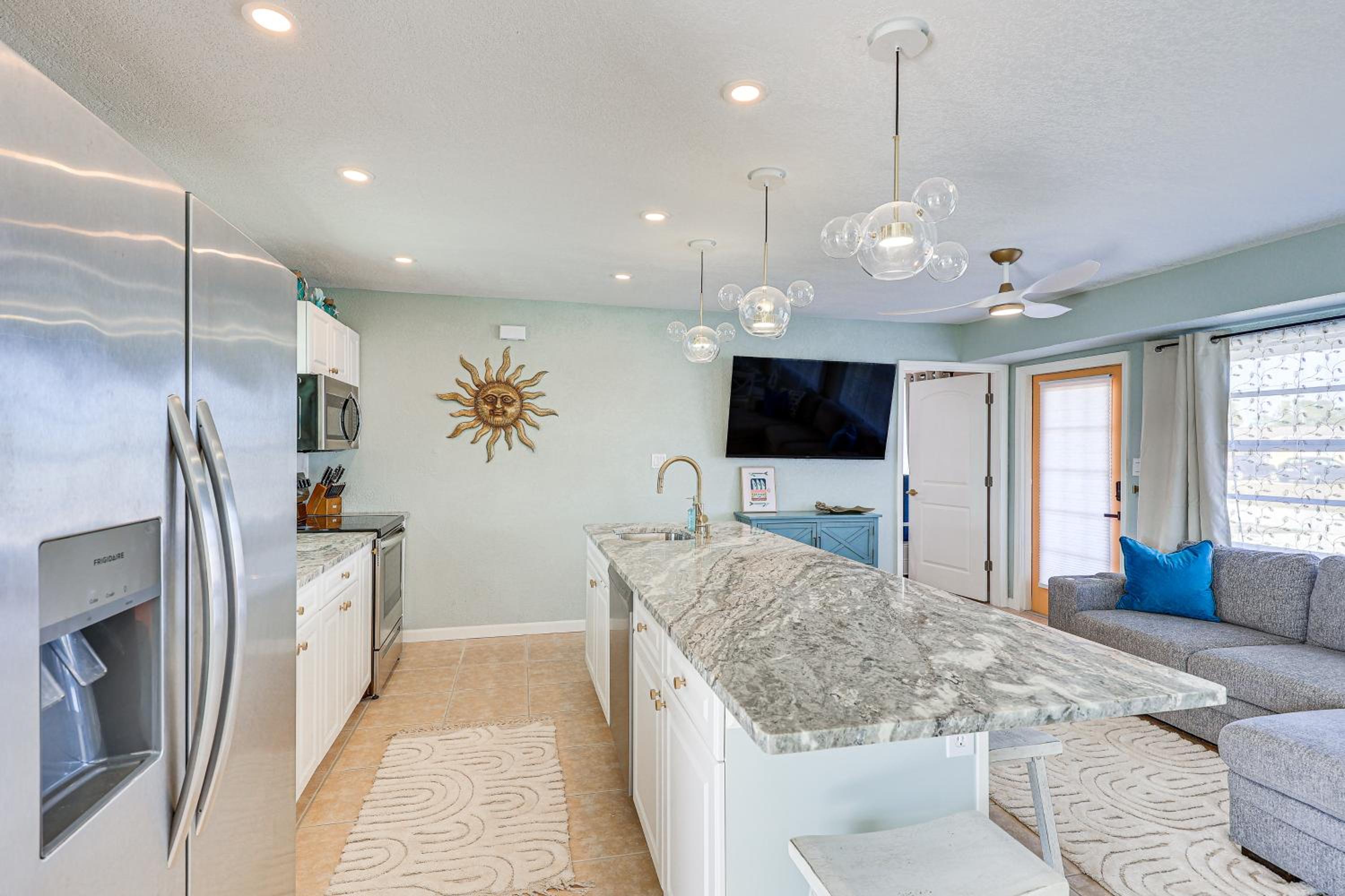 Pool Paradise! Port Charlotte Home Near Beach