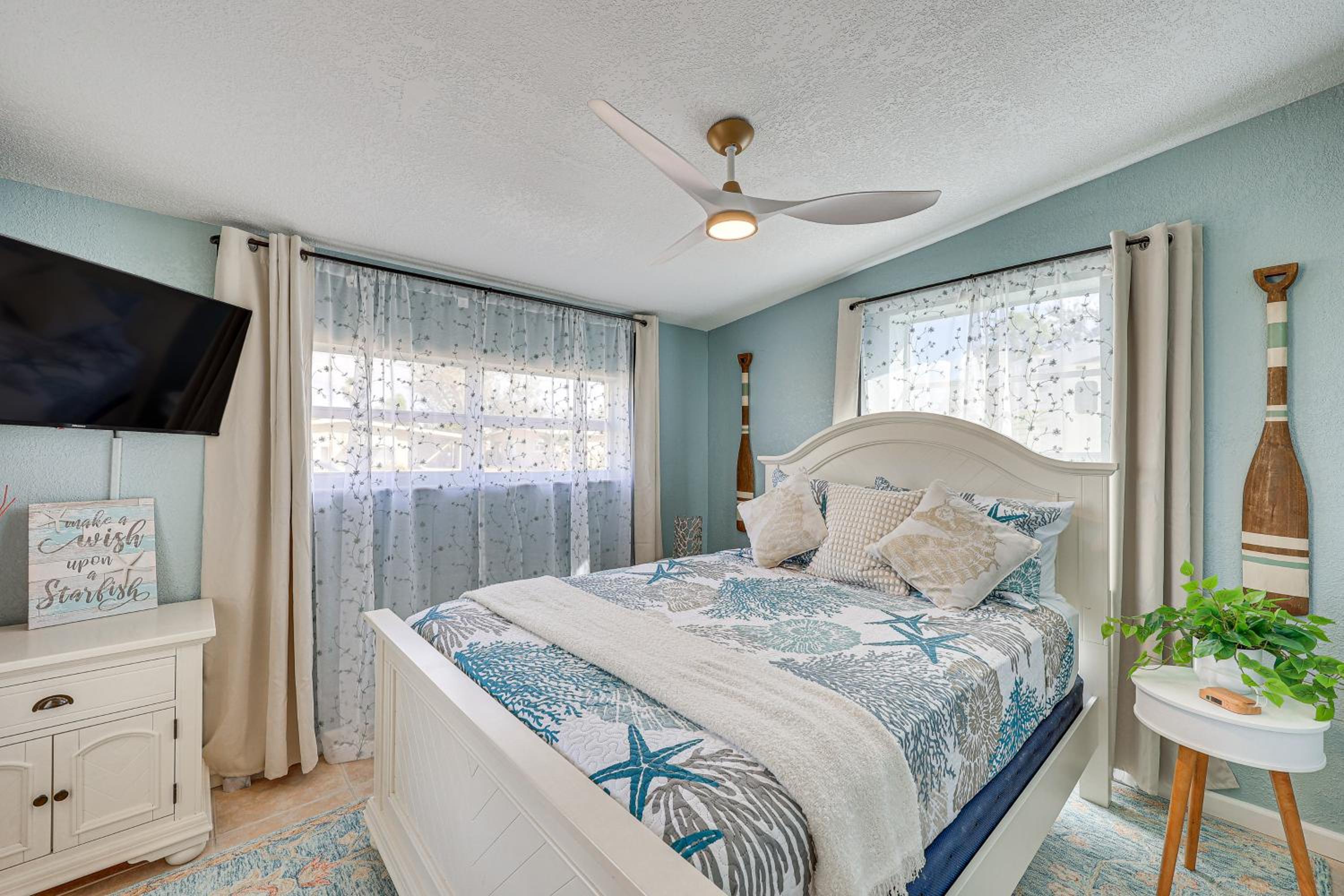 Pool Paradise! Port Charlotte Home Near Beach
