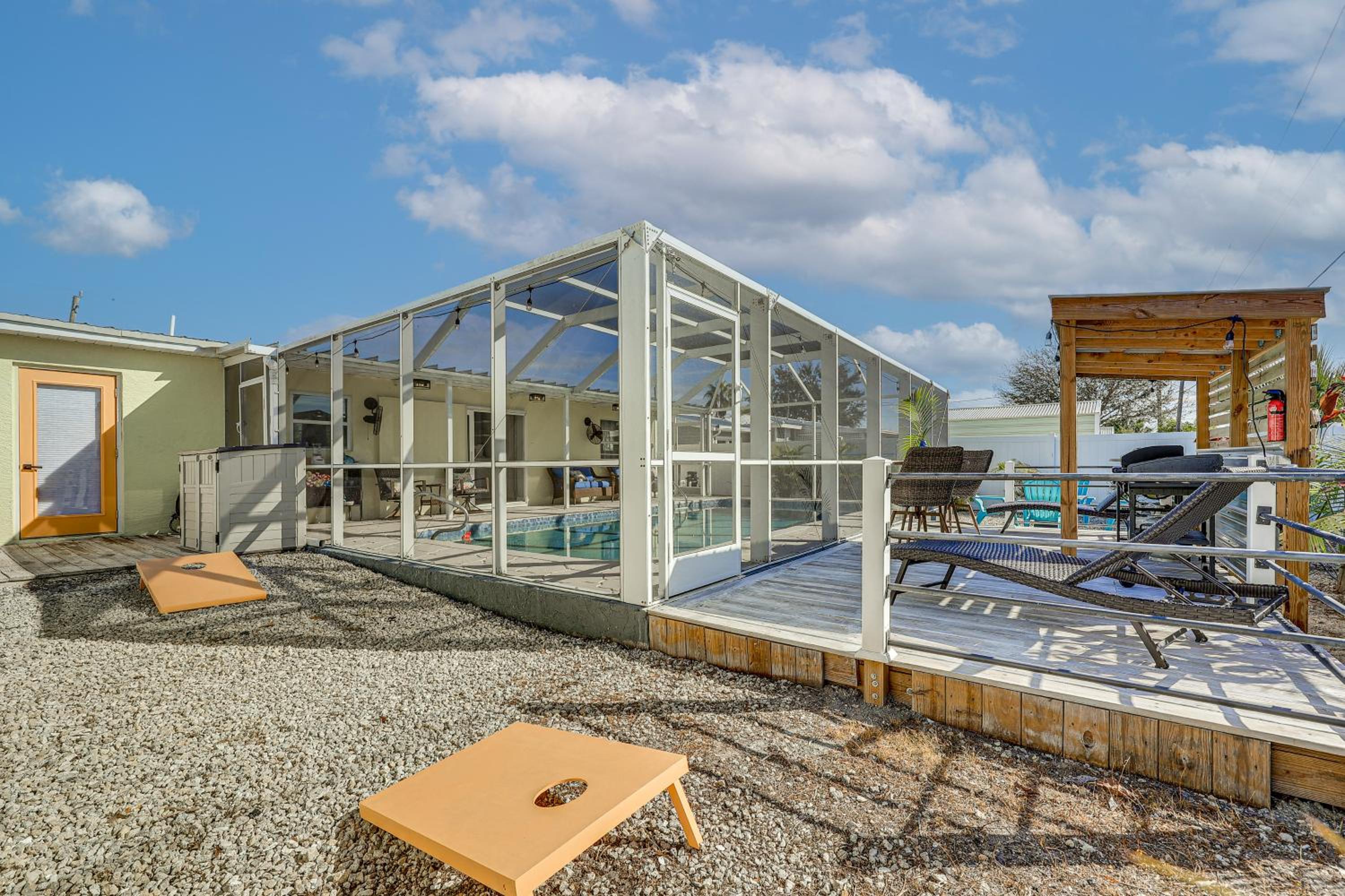 Pool Paradise! Port Charlotte Home Near Beach