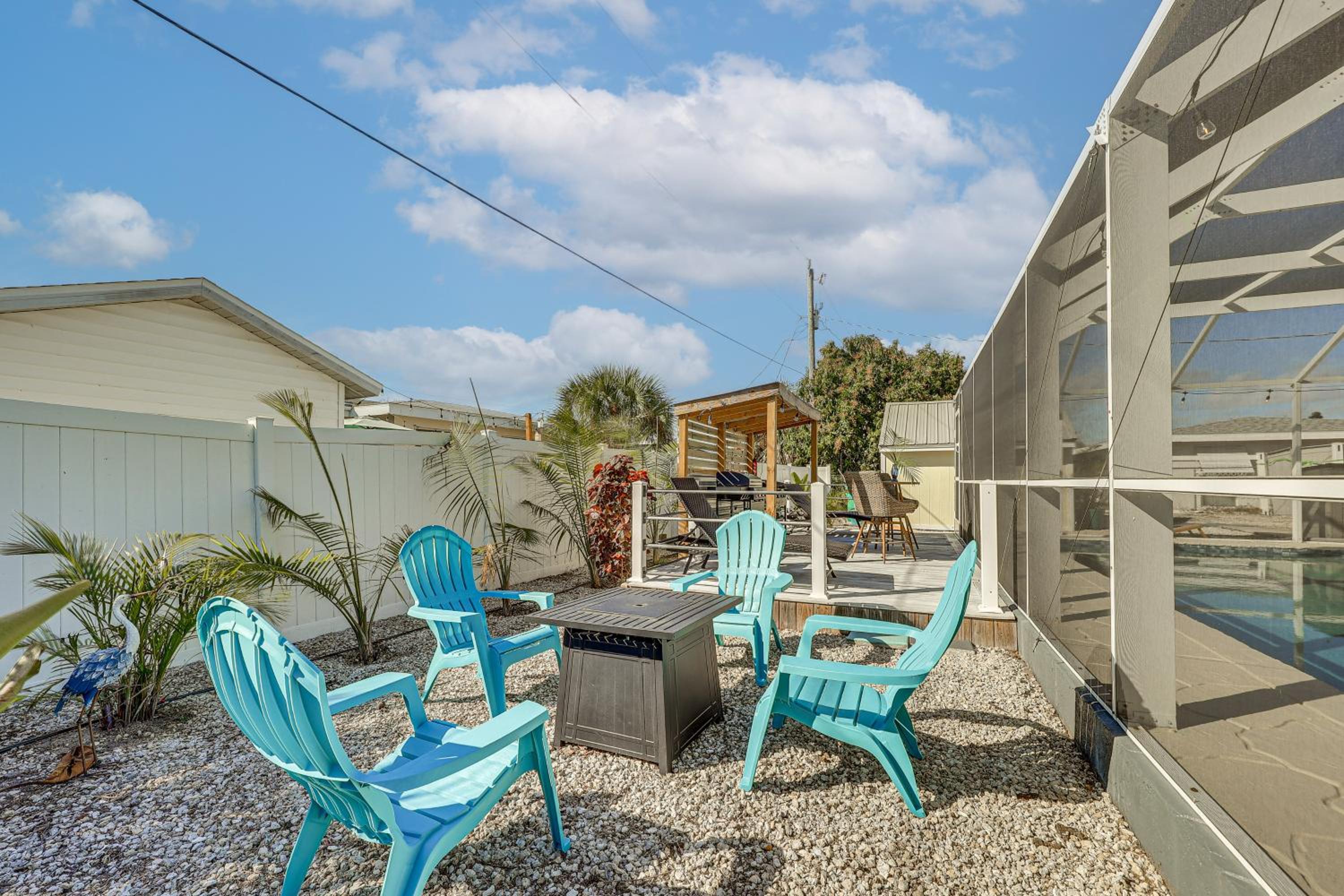 Pool Paradise! Port Charlotte Home Near Beach
