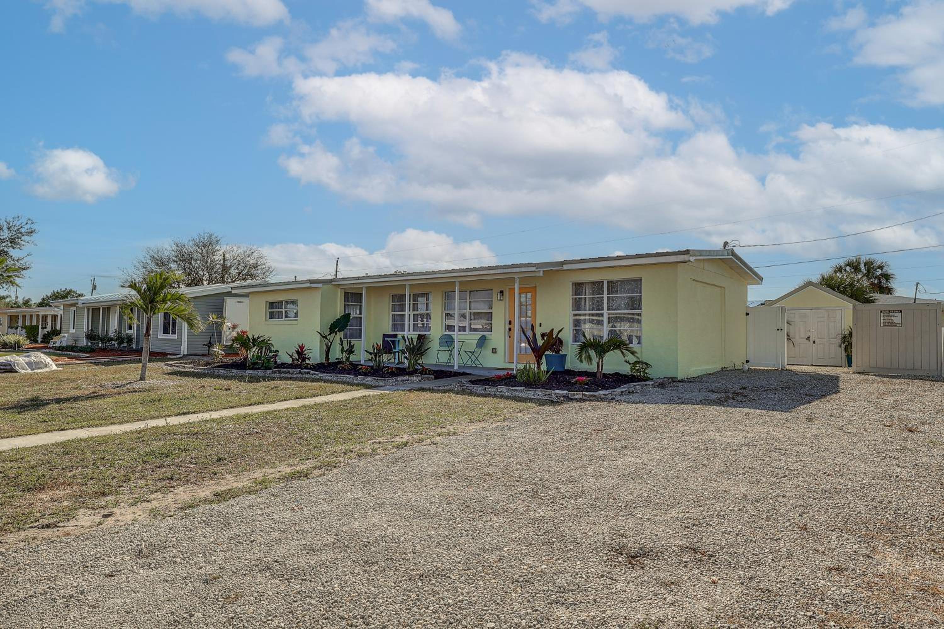 Pool Paradise! Port Charlotte Home Near Beach