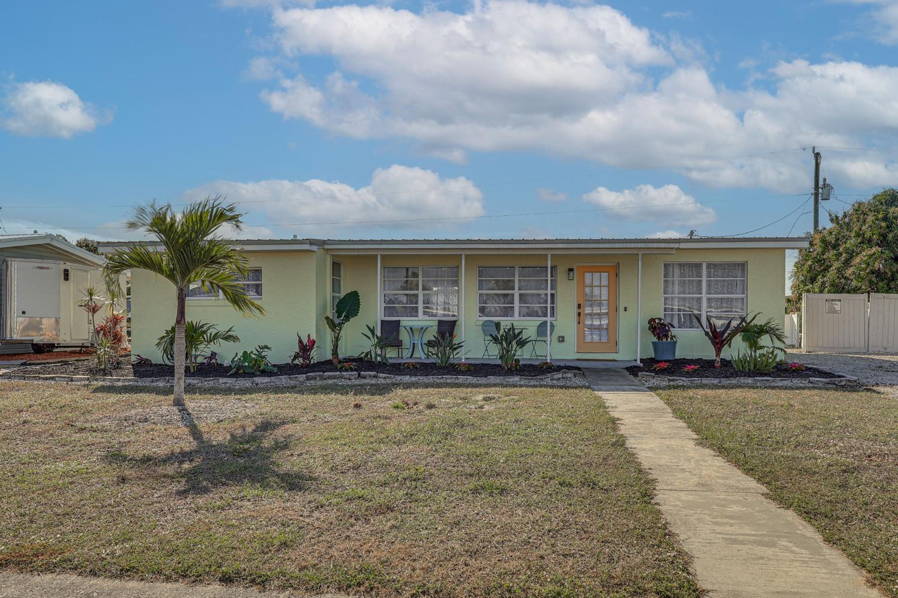 Pool Paradise! Port Charlotte Home Near Beach