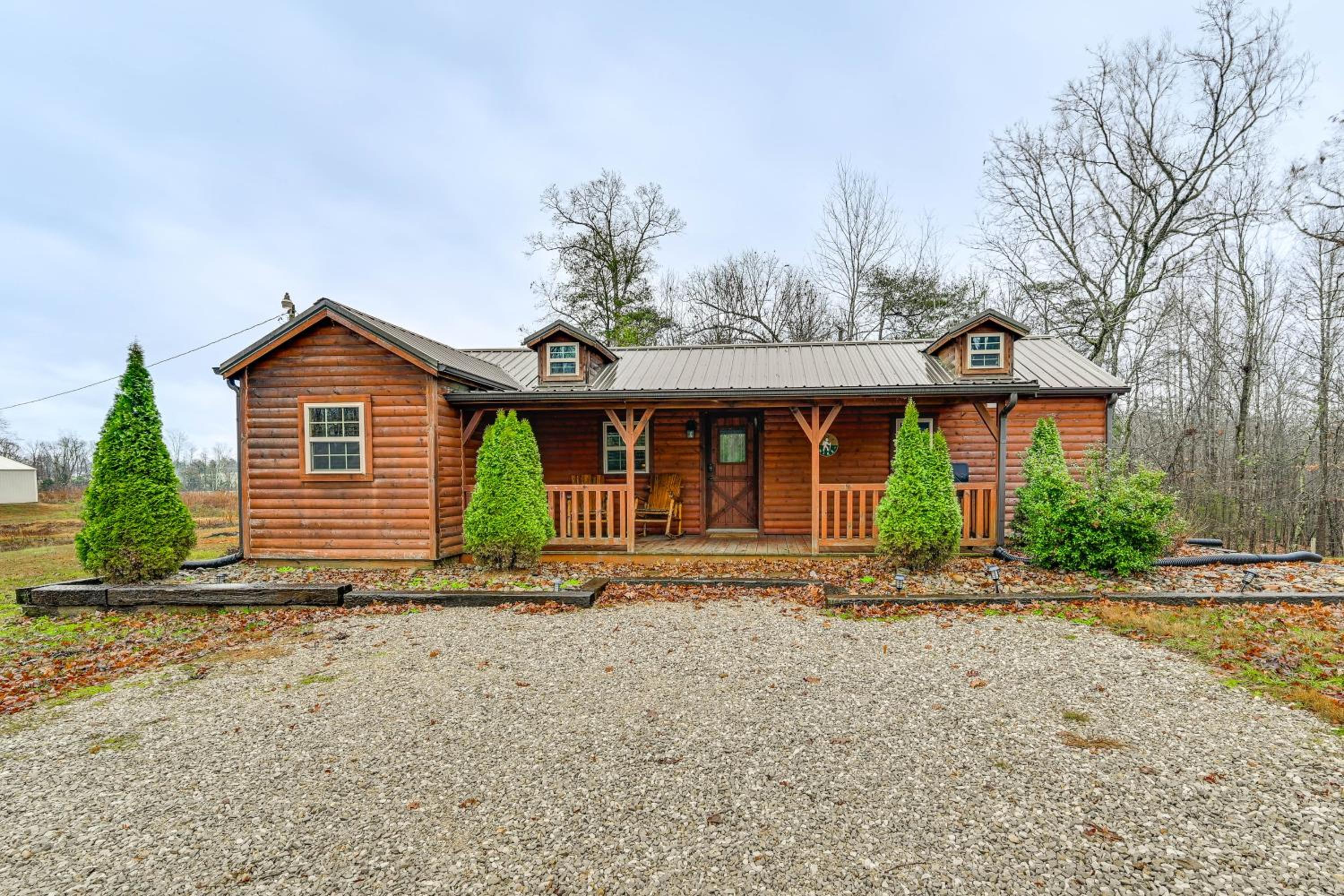 Explore Mammoth Cave Cabin with Fire Pit and Grill!