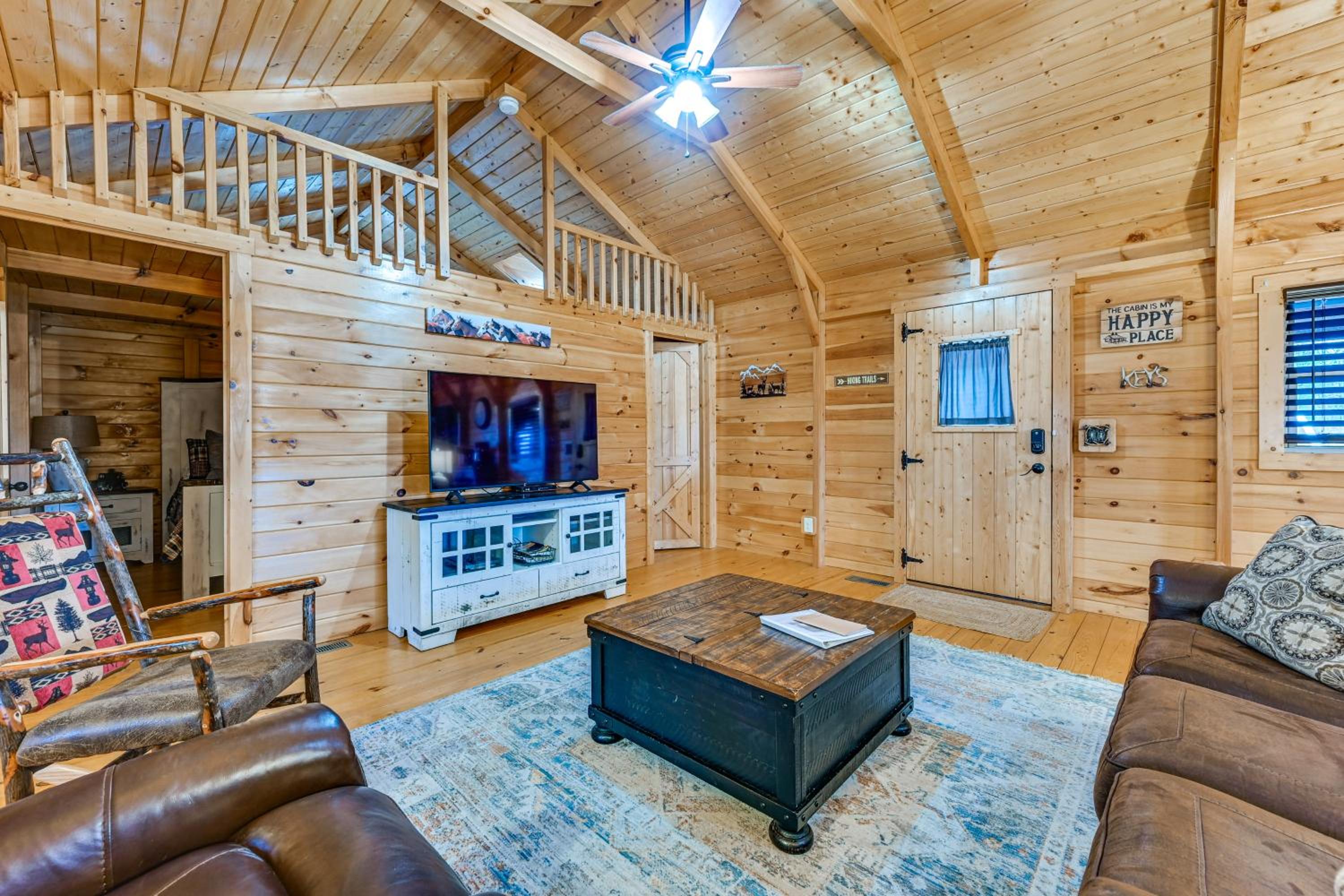 Explore Mammoth Cave Cabin with Fire Pit and Grill!