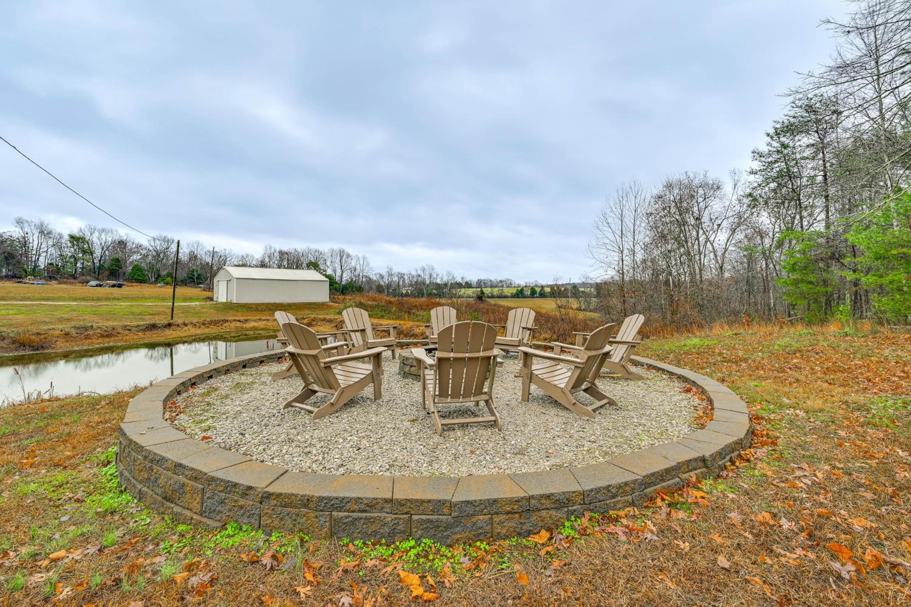 Explore Mammoth Cave Cabin with Fire Pit and Grill!