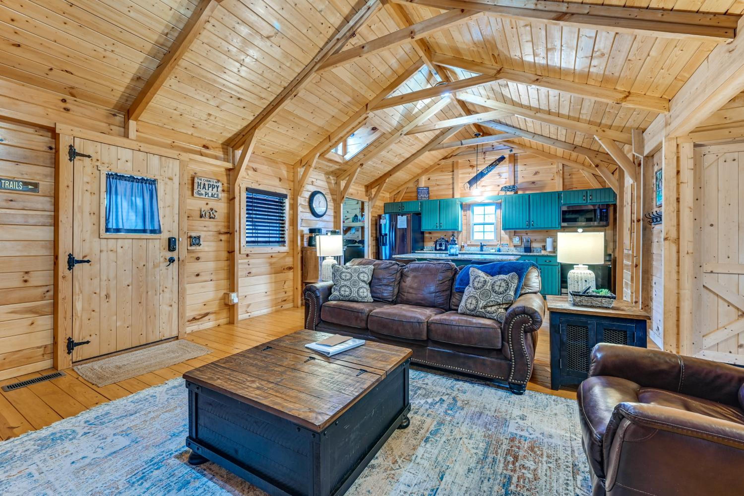 Explore Mammoth Cave Cabin with Fire Pit and Grill!