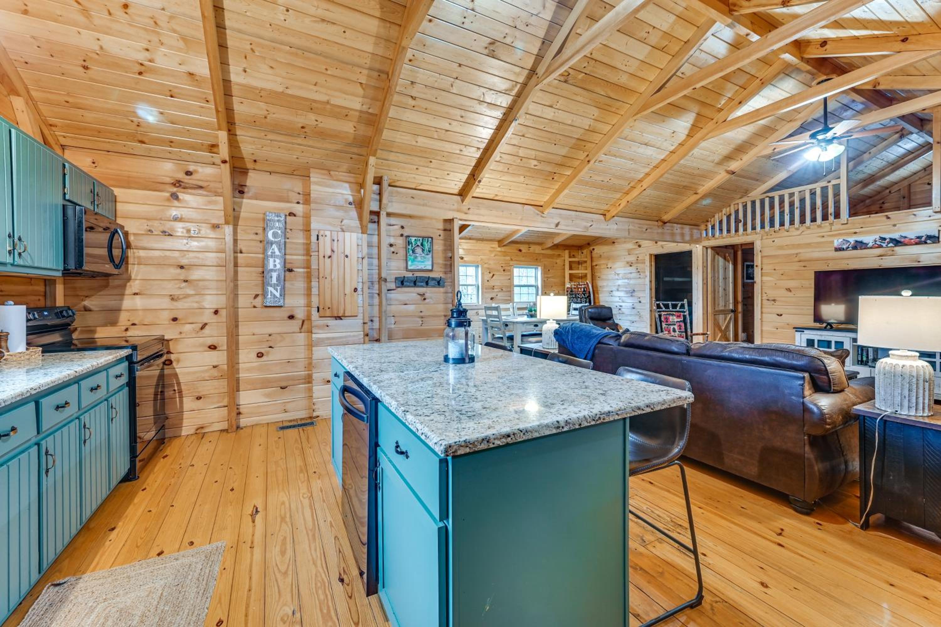 Explore Mammoth Cave Cabin with Fire Pit and Grill!