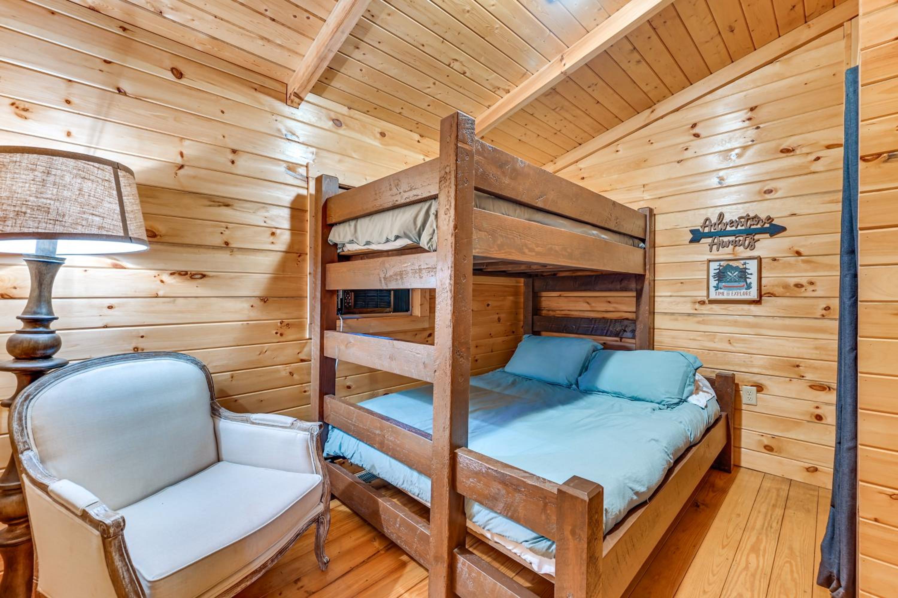 Explore Mammoth Cave Cabin with Fire Pit and Grill!