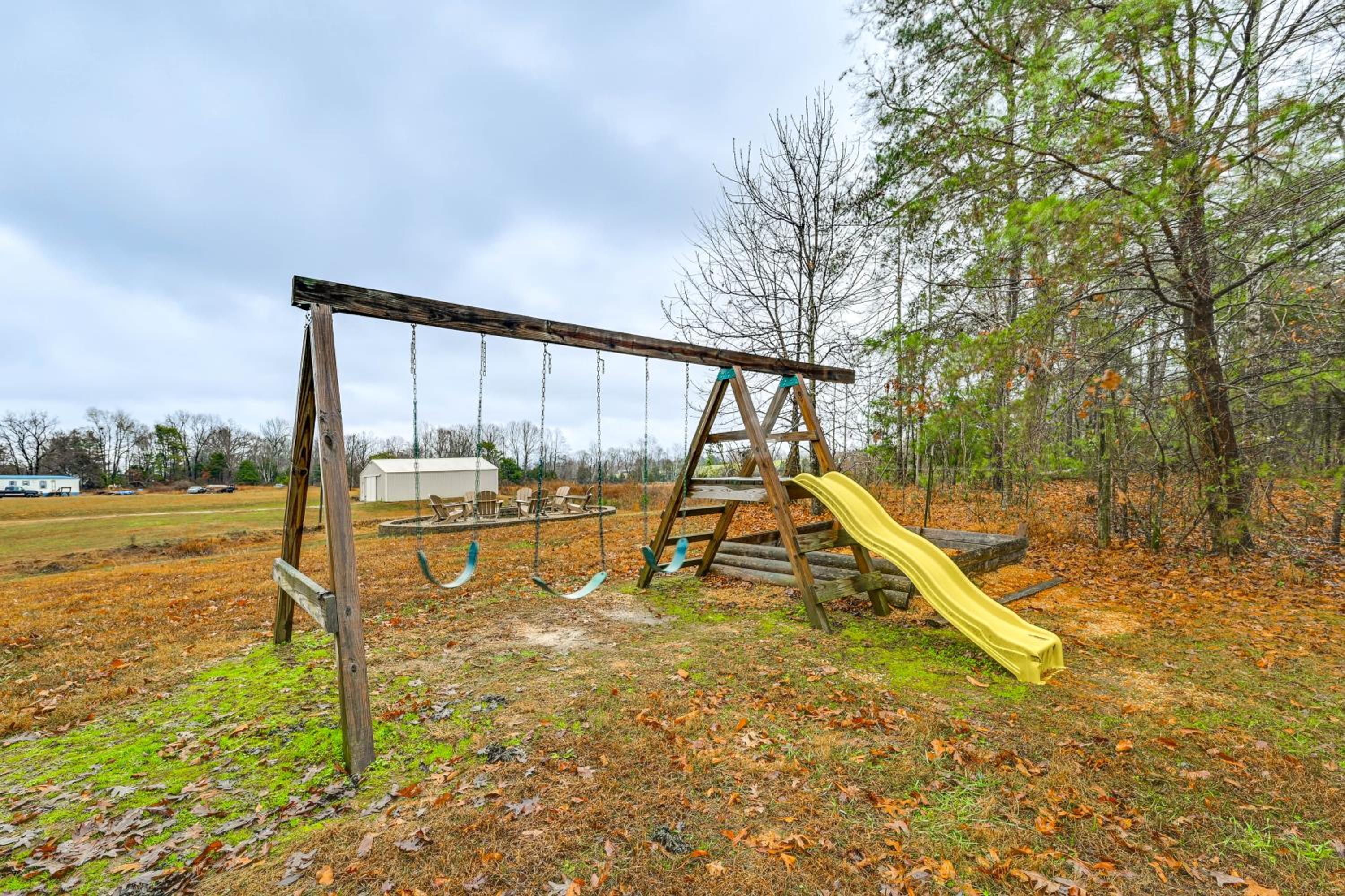 Explore Mammoth Cave Cabin with Fire Pit and Grill!