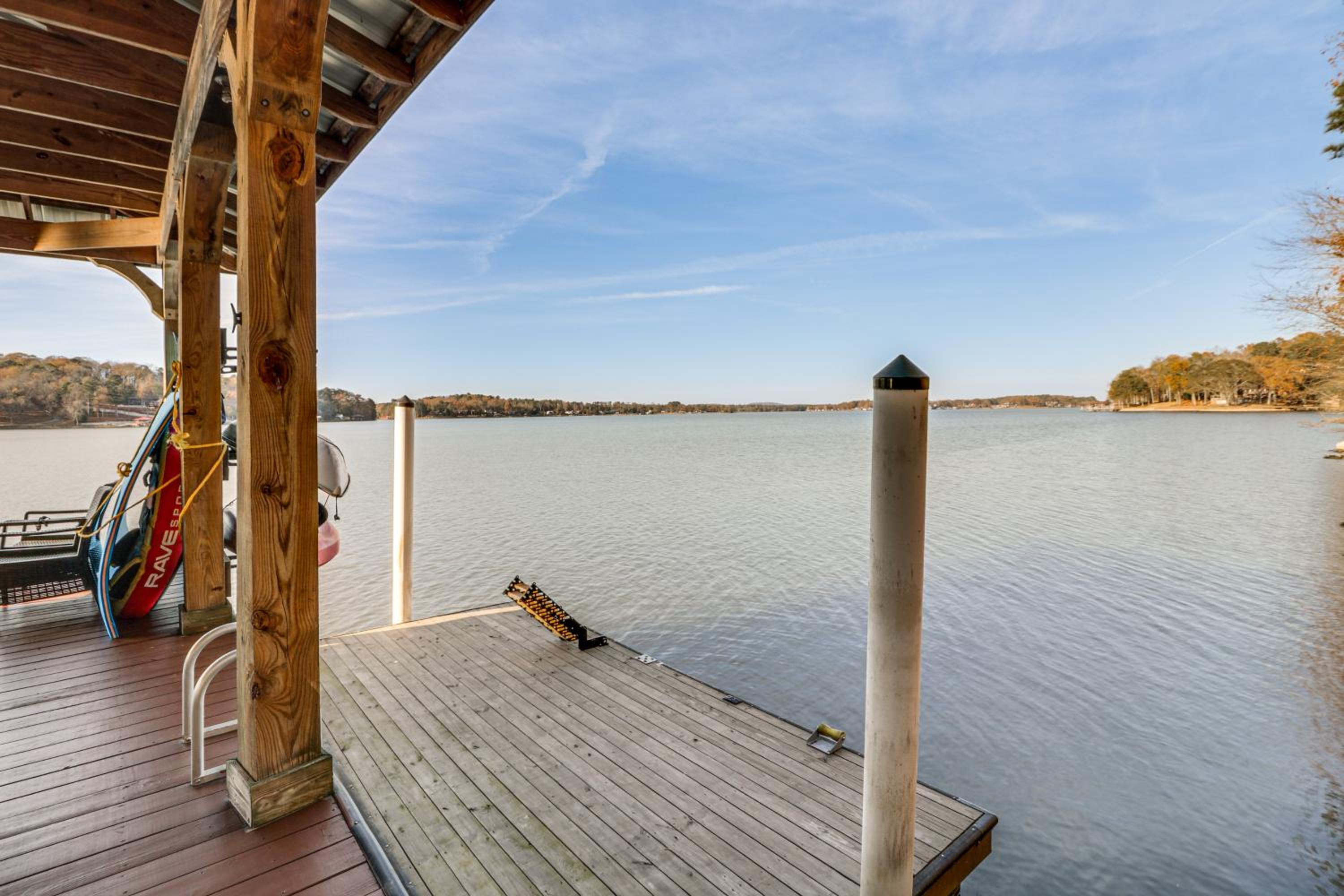Family-Friendly Lakefront Gem with Dock in Talladega