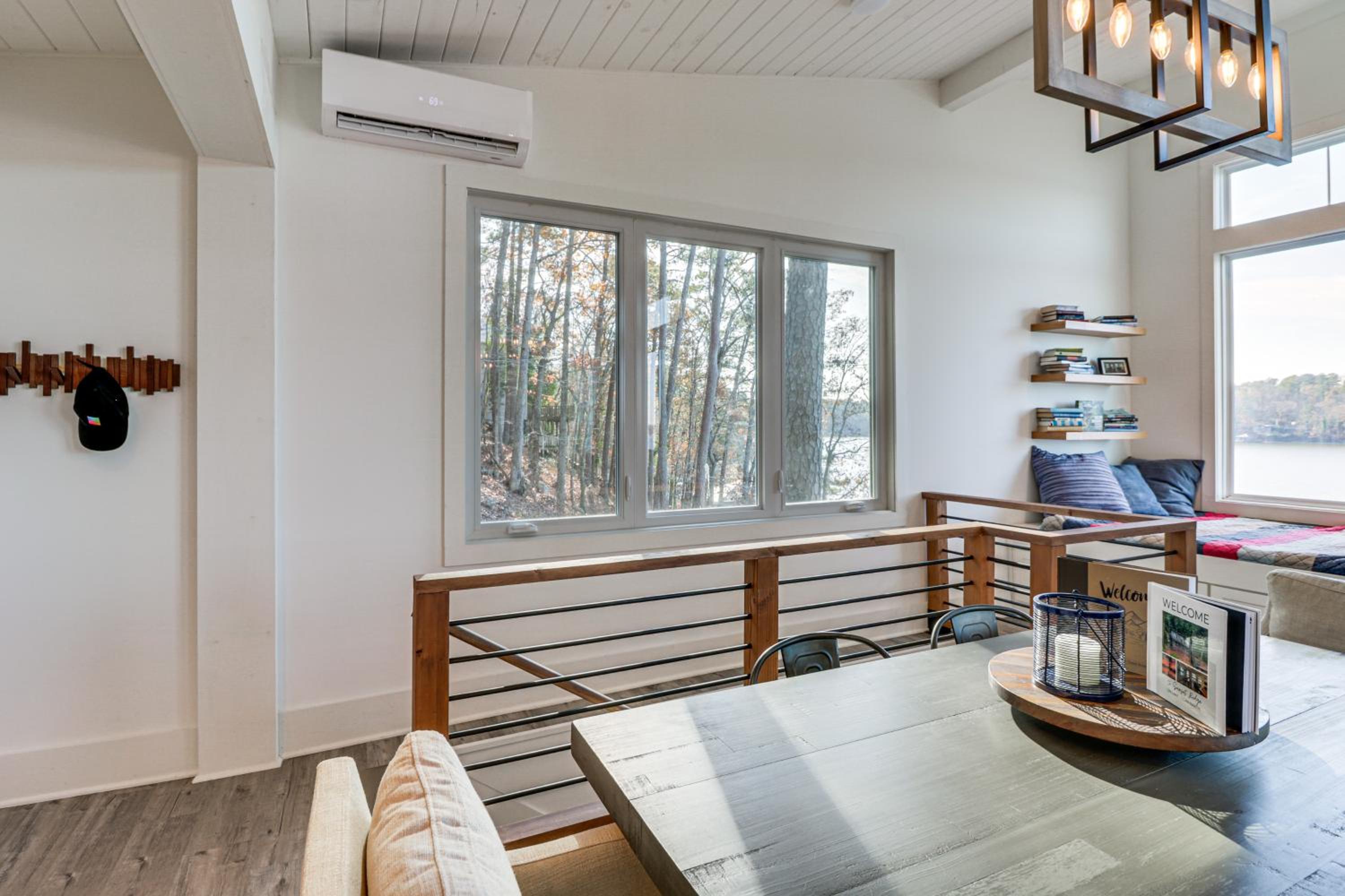 Family-Friendly Lakefront Gem with Dock in Talladega