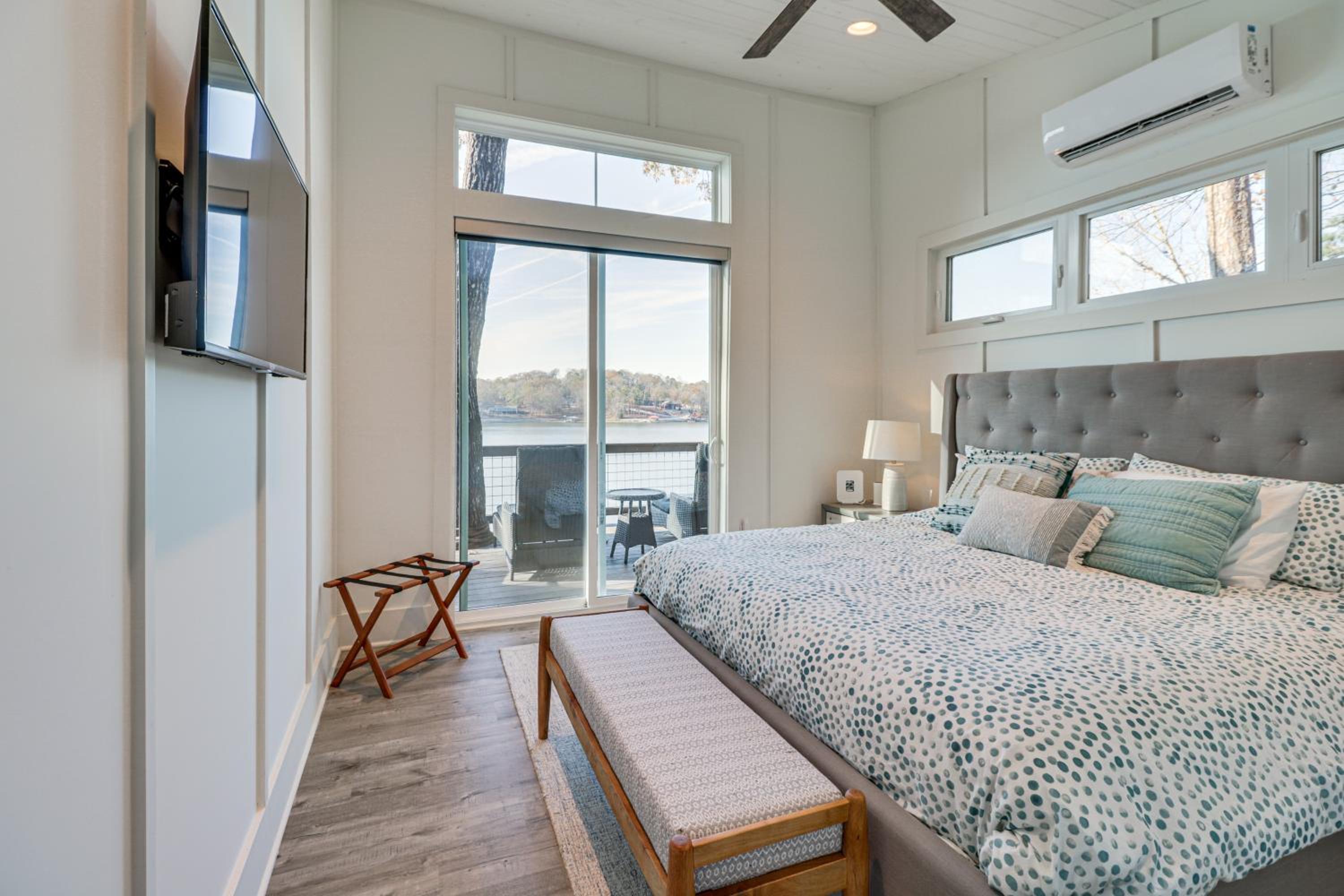 Family-Friendly Lakefront Gem with Dock in Talladega