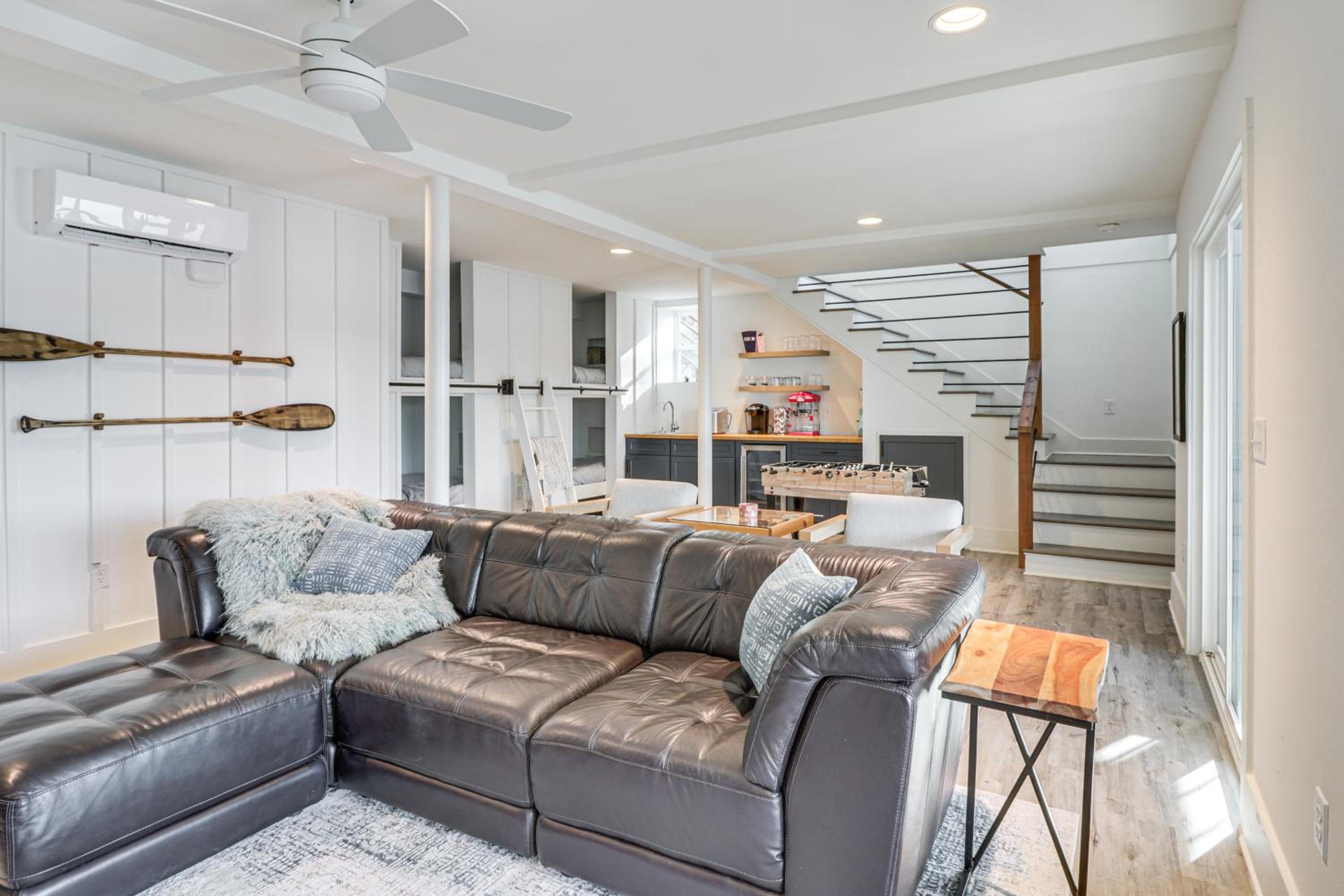 Family-Friendly Lakefront Gem with Dock in Talladega