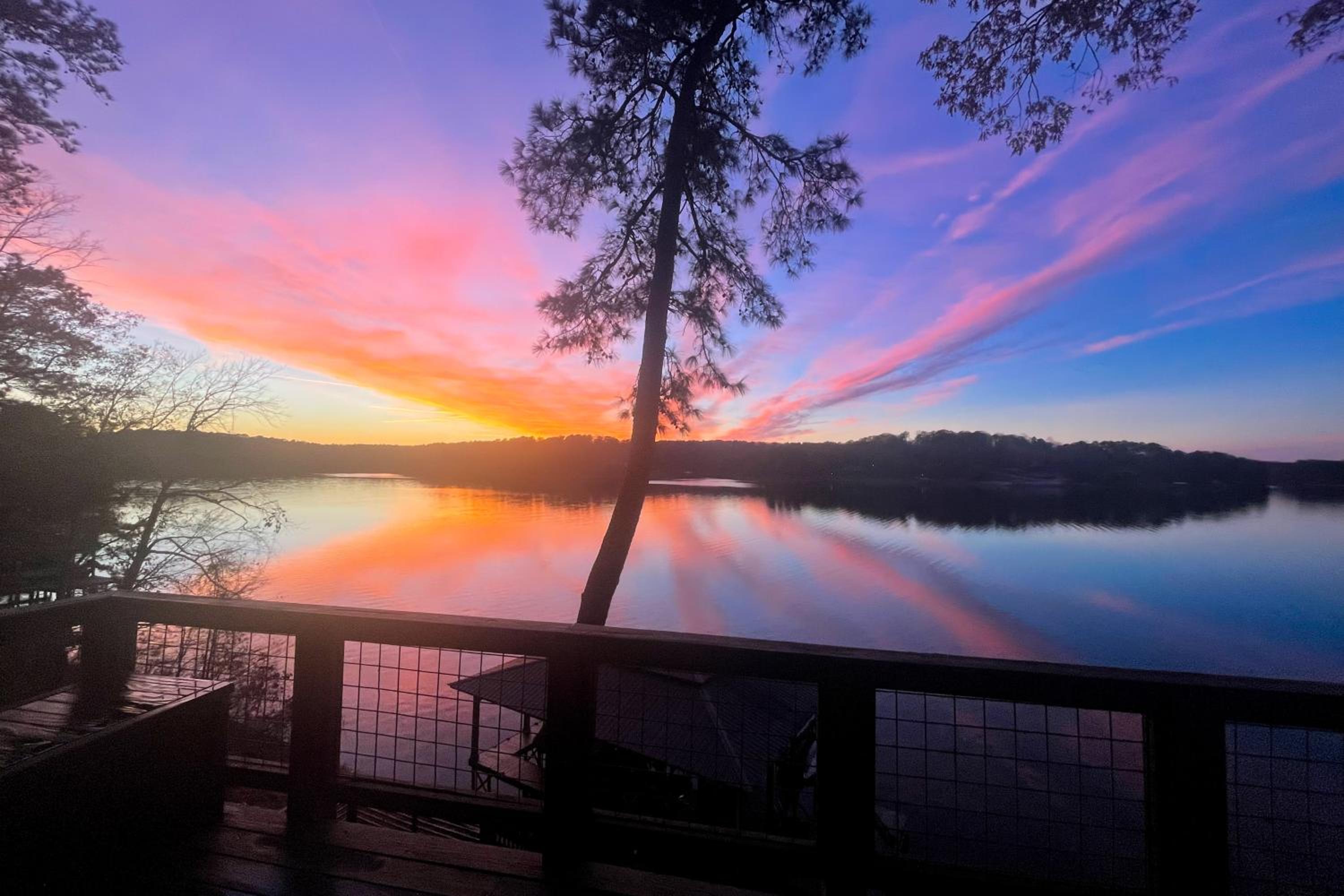 Family-Friendly Lakefront Gem with Dock in Talladega