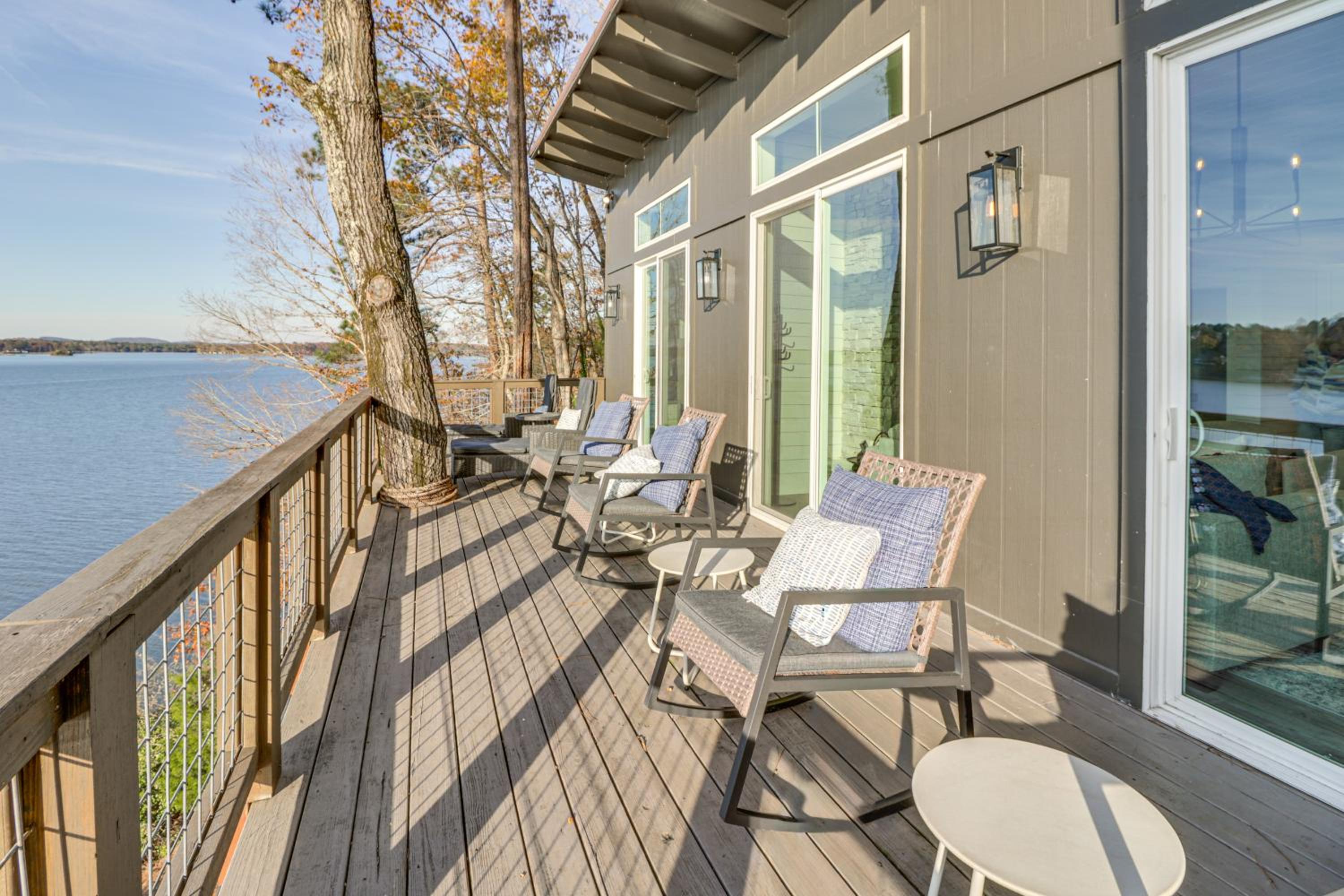 Family-Friendly Lakefront Gem with Dock in Talladega