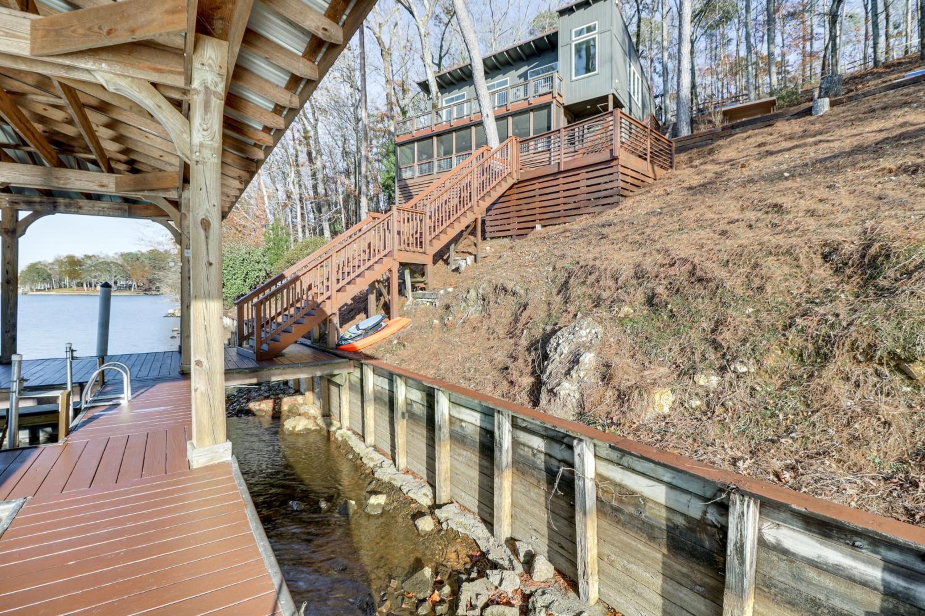 Family-Friendly Lakefront Gem with Dock in Talladega
