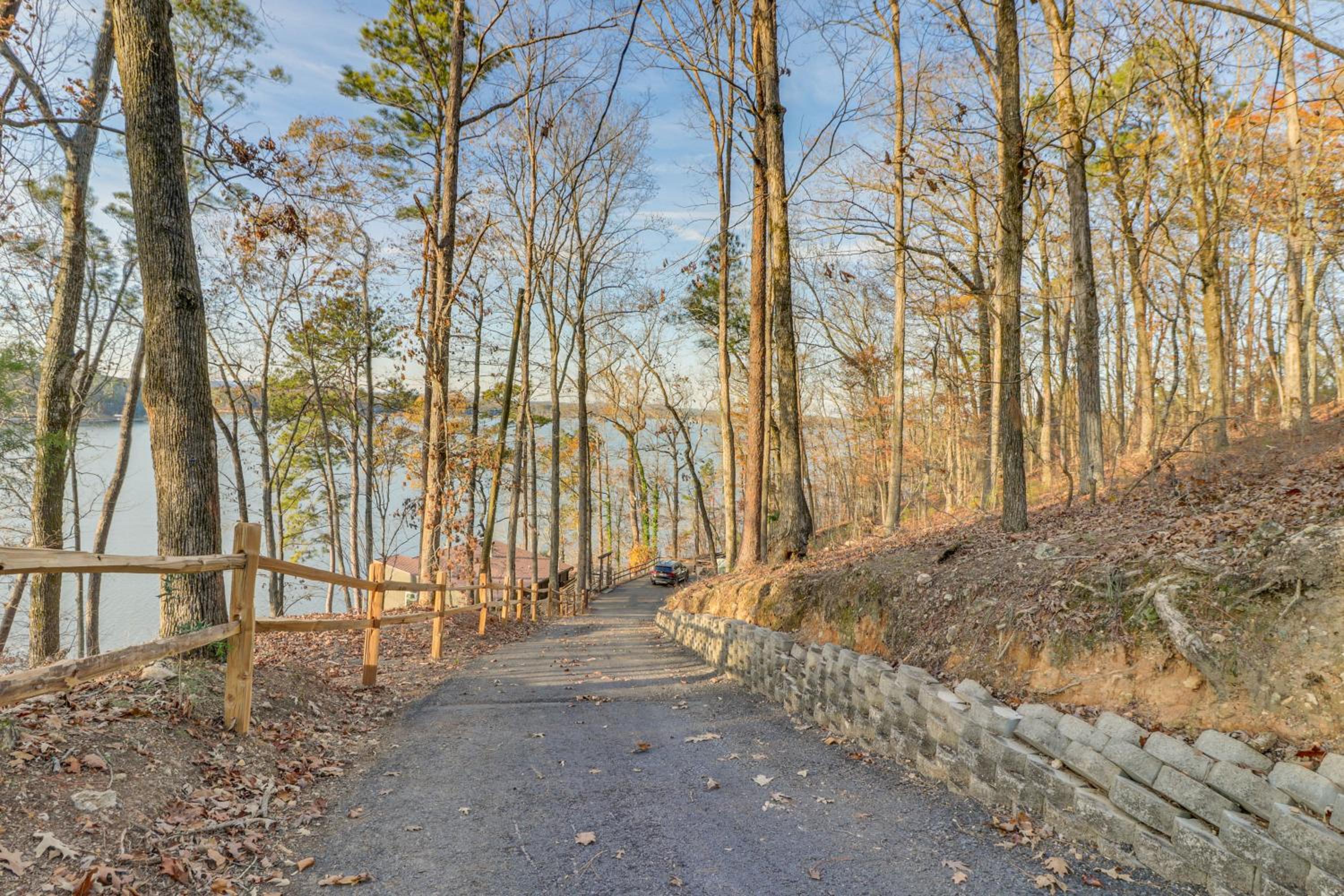 Family-Friendly Lakefront Gem with Dock in Talladega