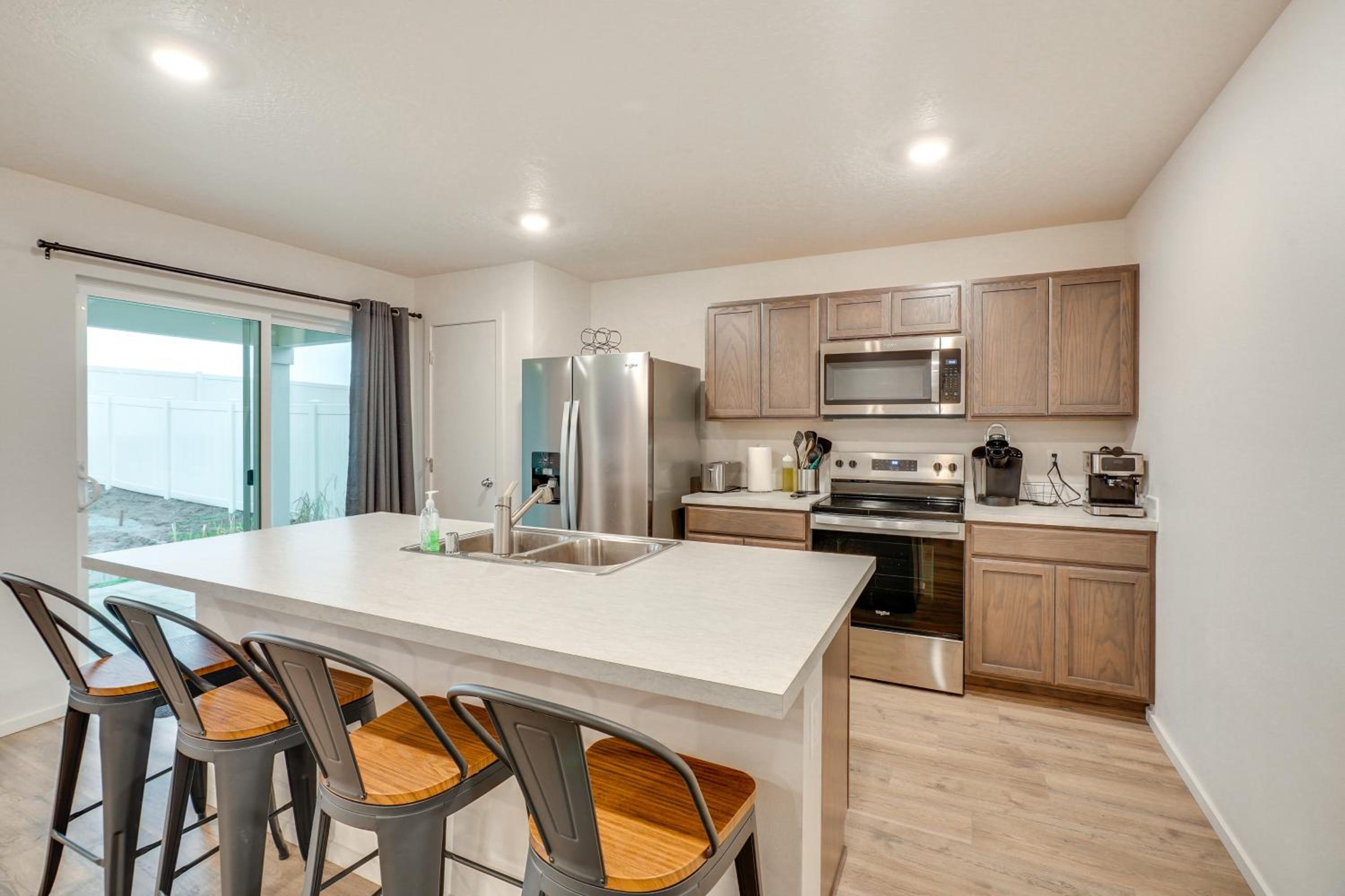 Walk to The Plains Golf Course Getaway in Cheney!