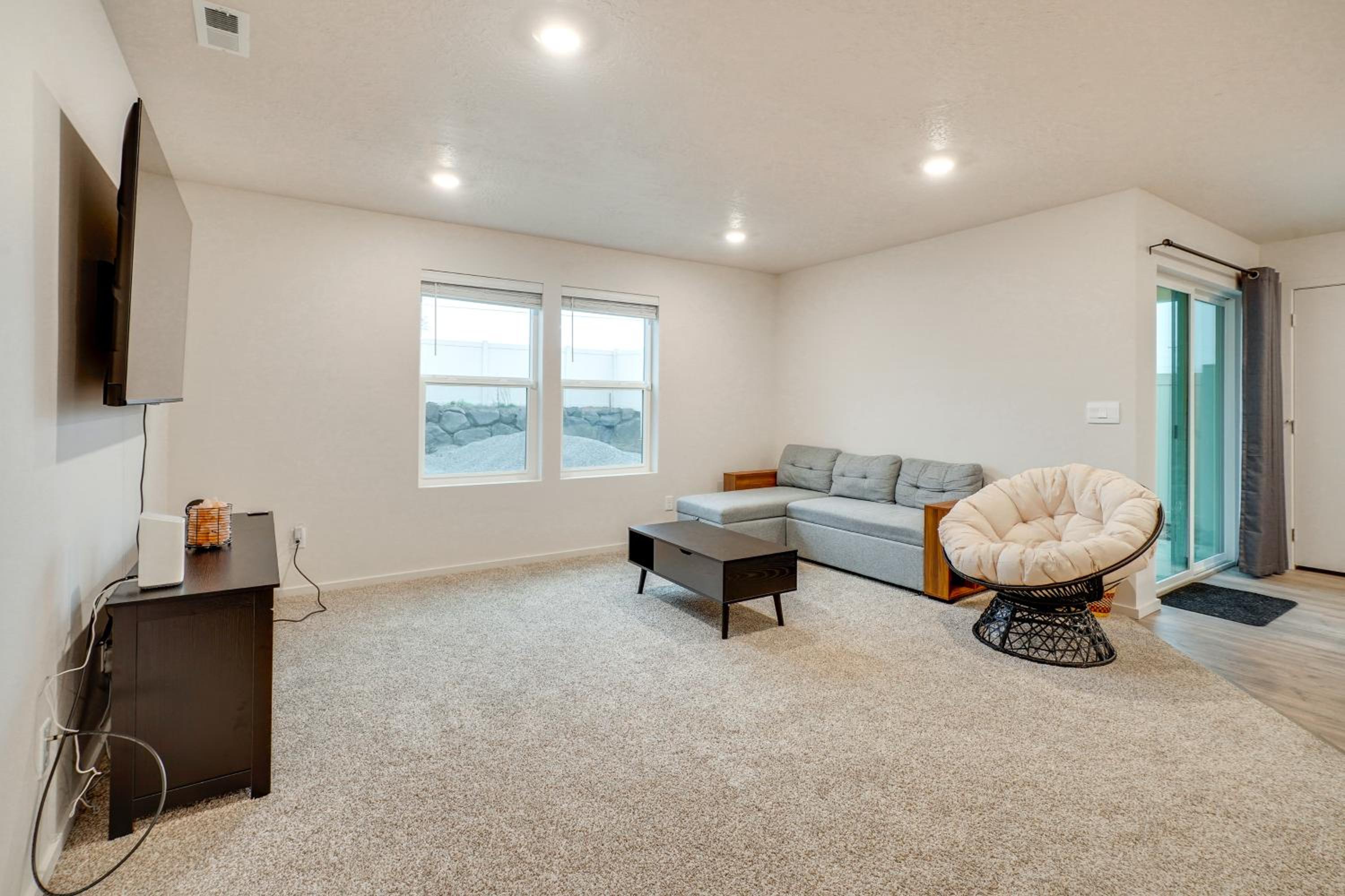 Walk to The Plains Golf Course Getaway in Cheney!