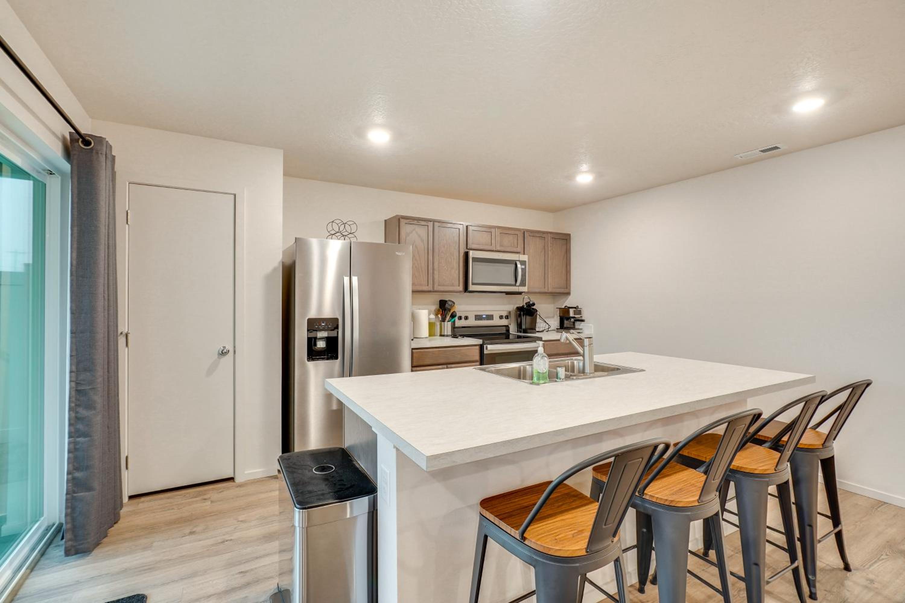 Walk to The Plains Golf Course Getaway in Cheney!