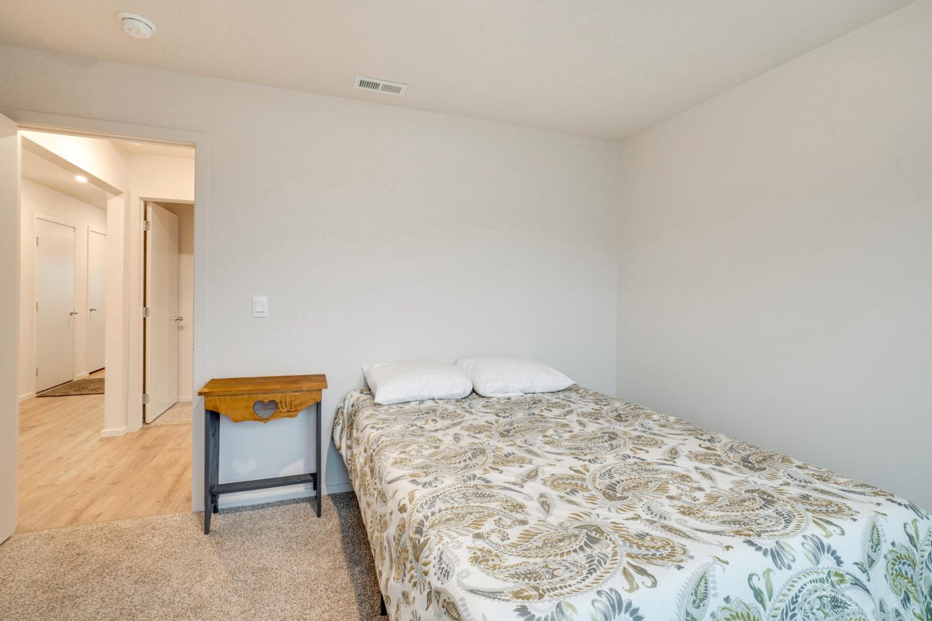 Walk to The Plains Golf Course Getaway in Cheney!