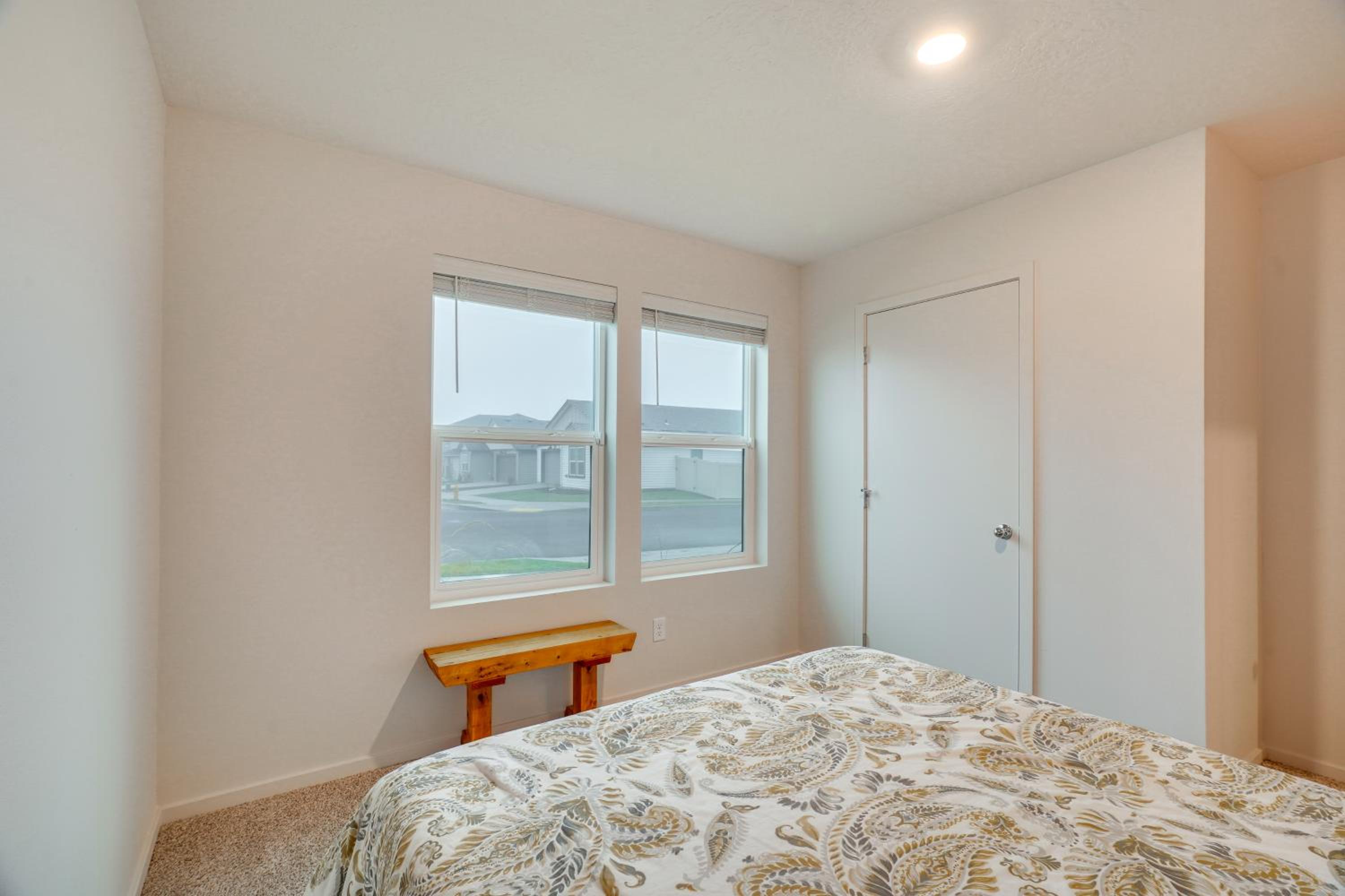 Walk to The Plains Golf Course Getaway in Cheney!