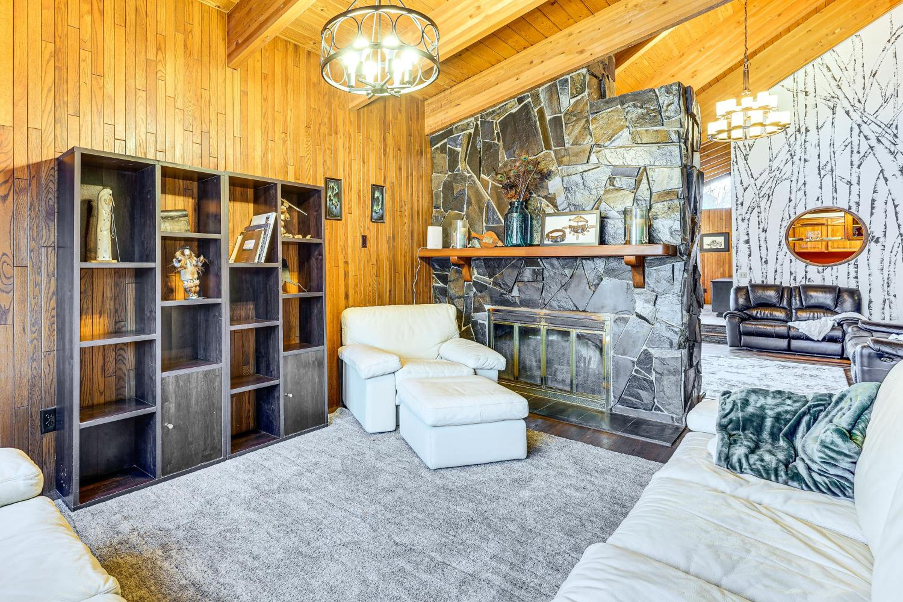 Hike, Ski and Soak! Spacious Anchorage Getaway
