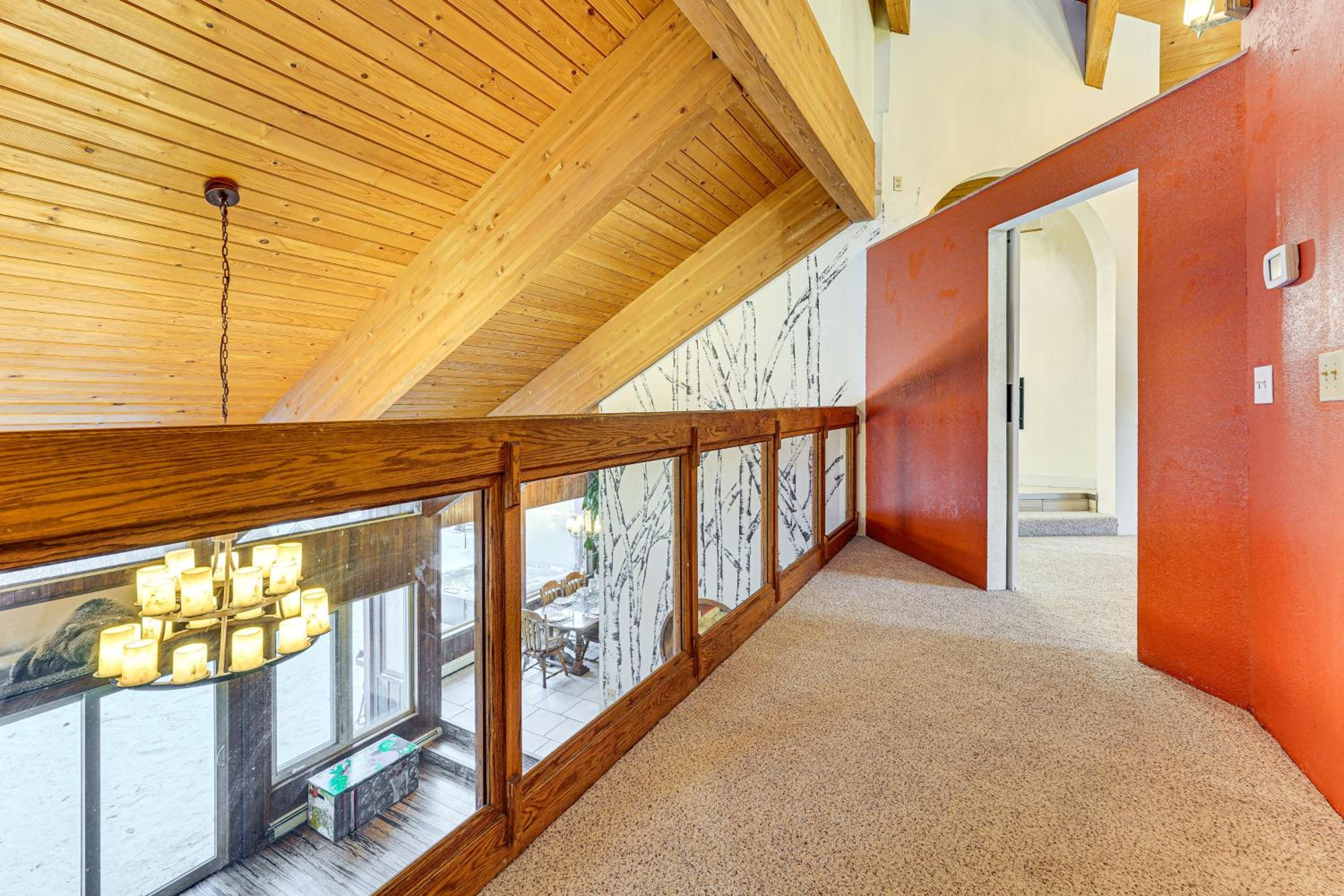 Hike, Ski and Soak! Spacious Anchorage Getaway