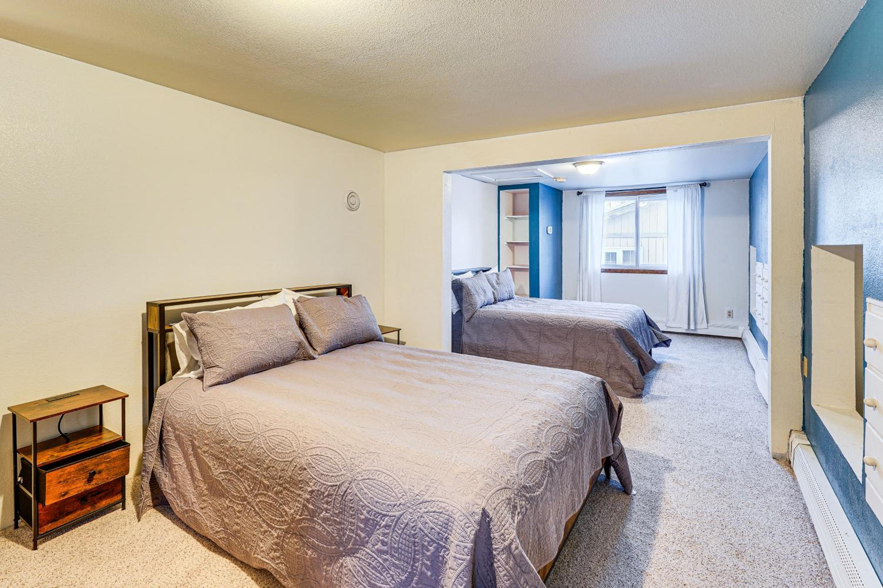 Hike, Ski and Soak! Spacious Anchorage Getaway