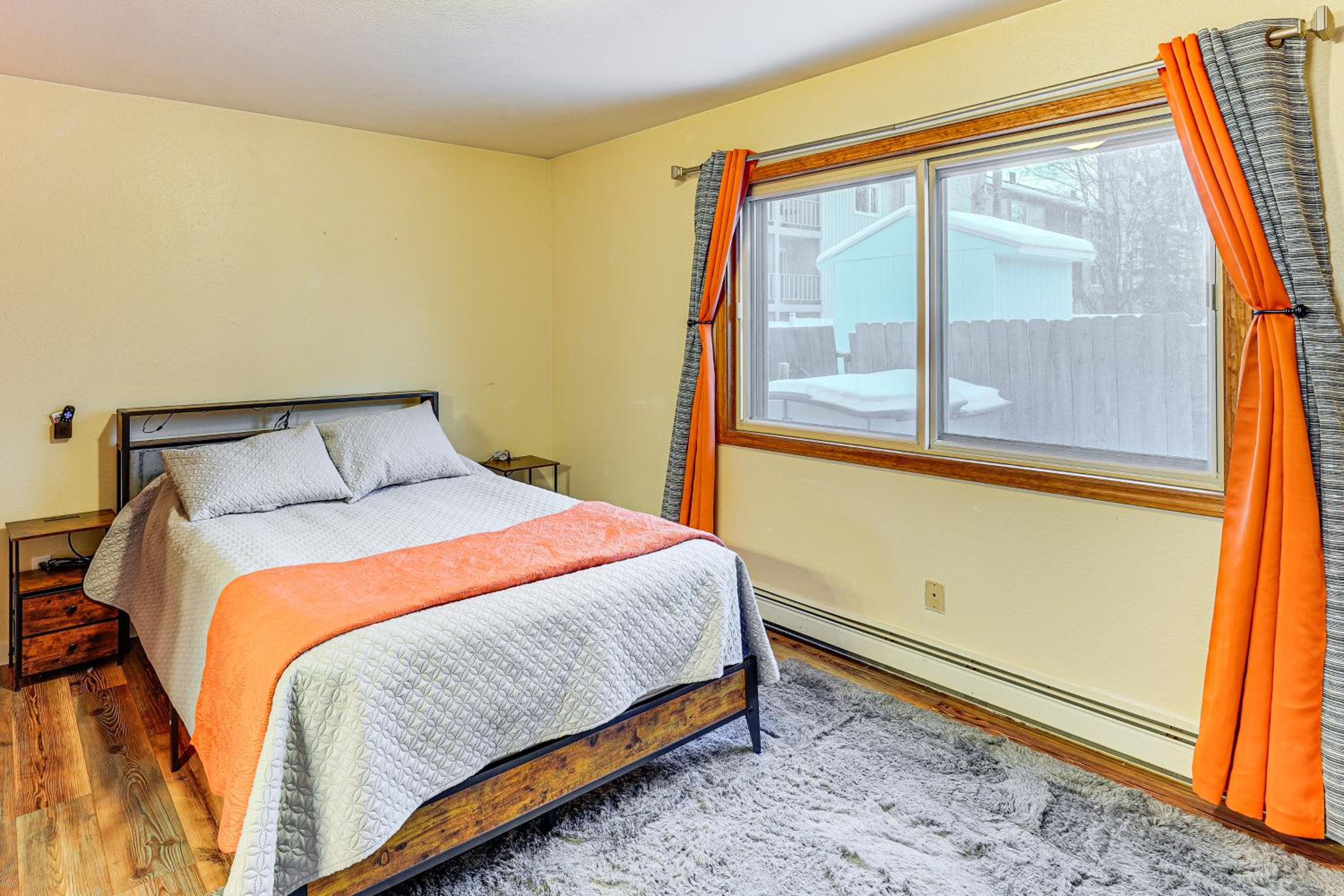 Hike, Ski and Soak! Spacious Anchorage Getaway