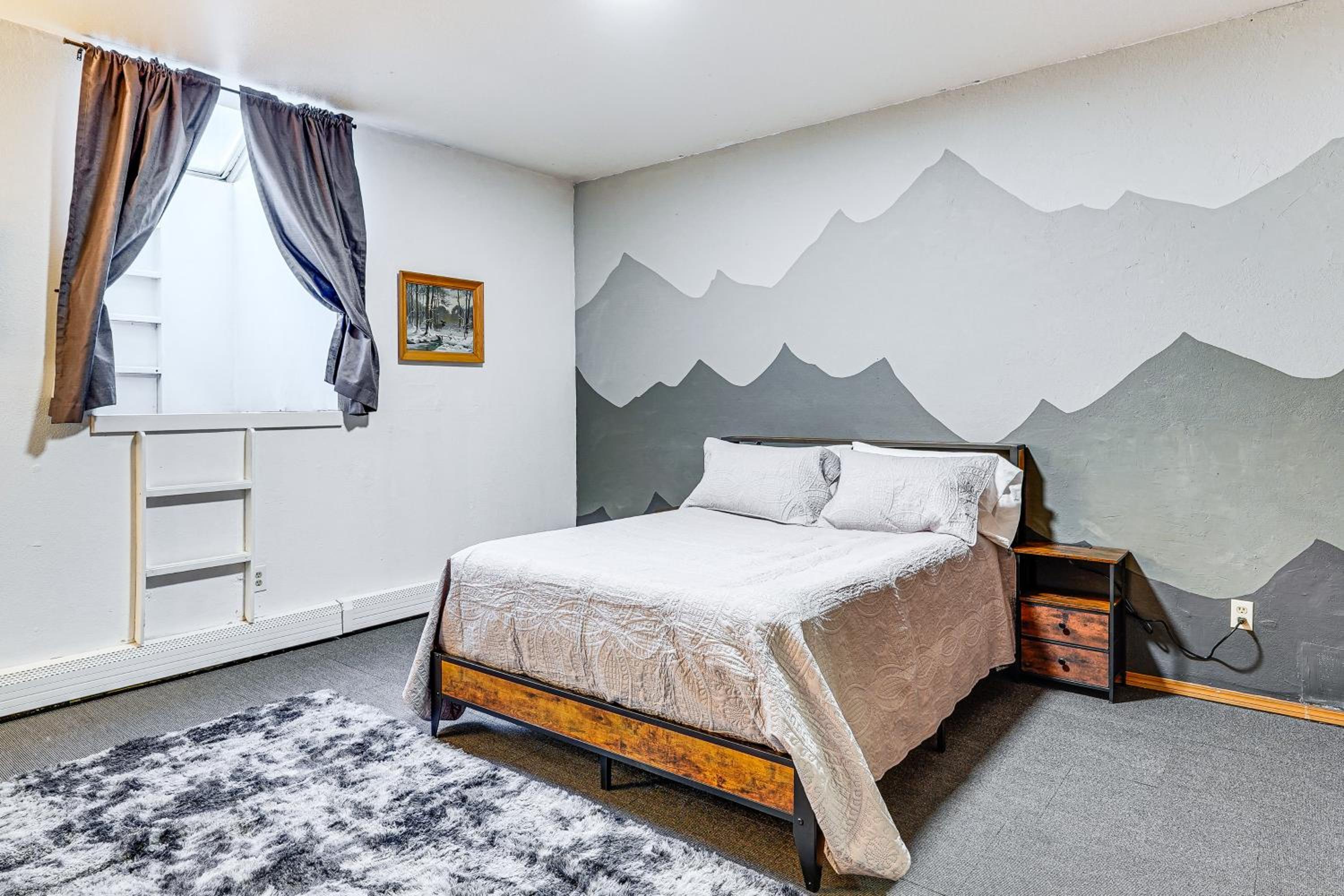 Hike, Ski and Soak! Spacious Anchorage Getaway