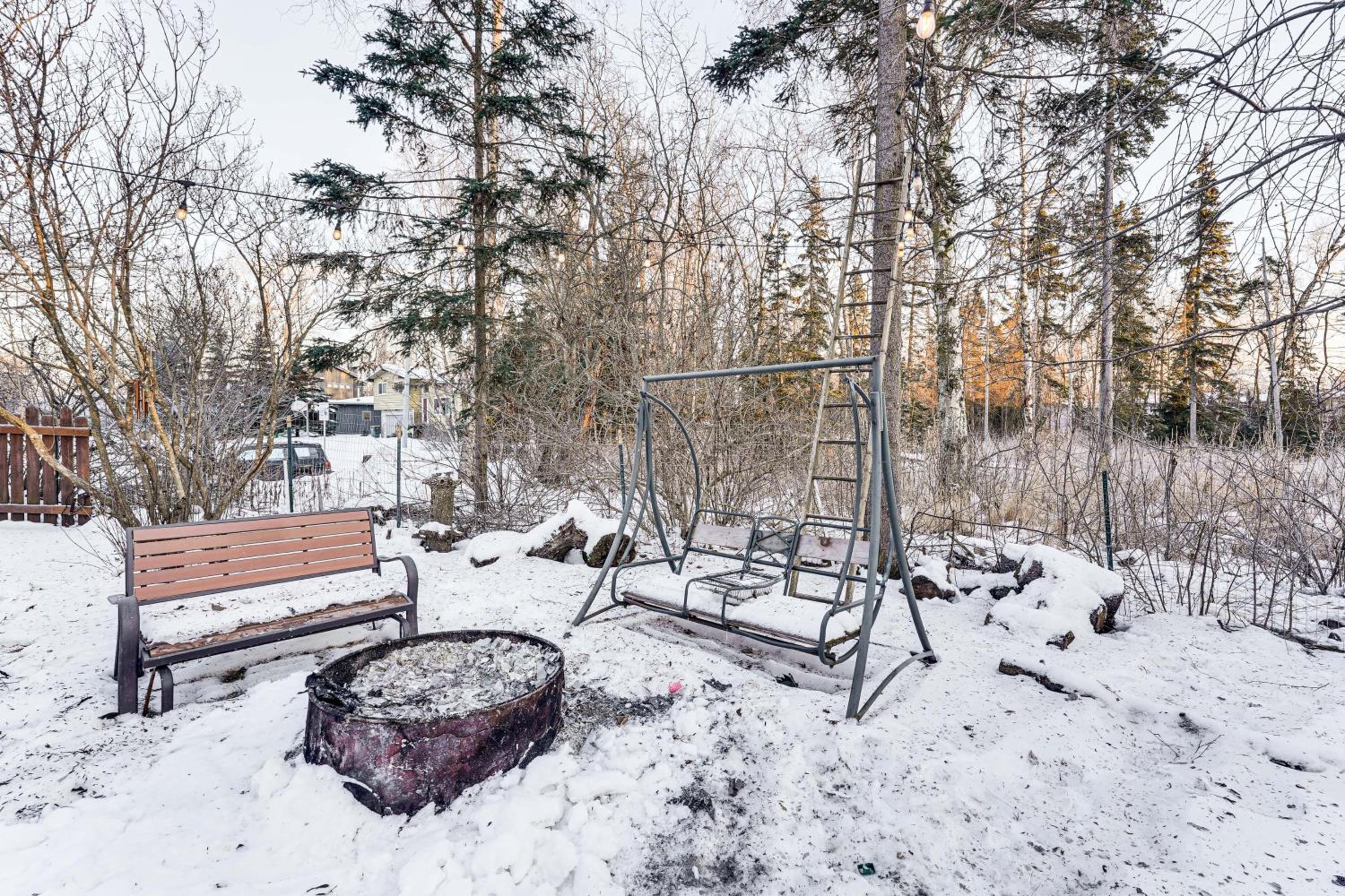 Hike, Ski and Soak! Spacious Anchorage Getaway