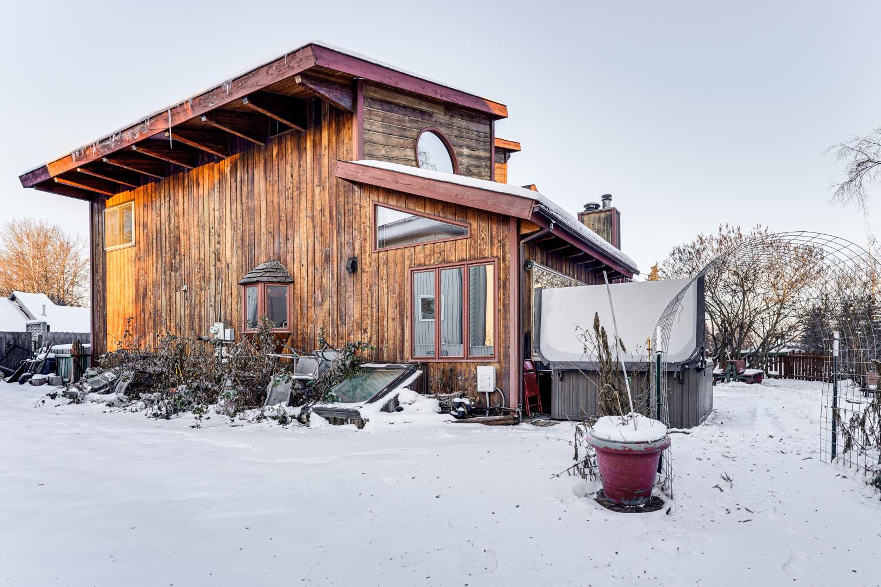 Hike, Ski and Soak! Spacious Anchorage Getaway