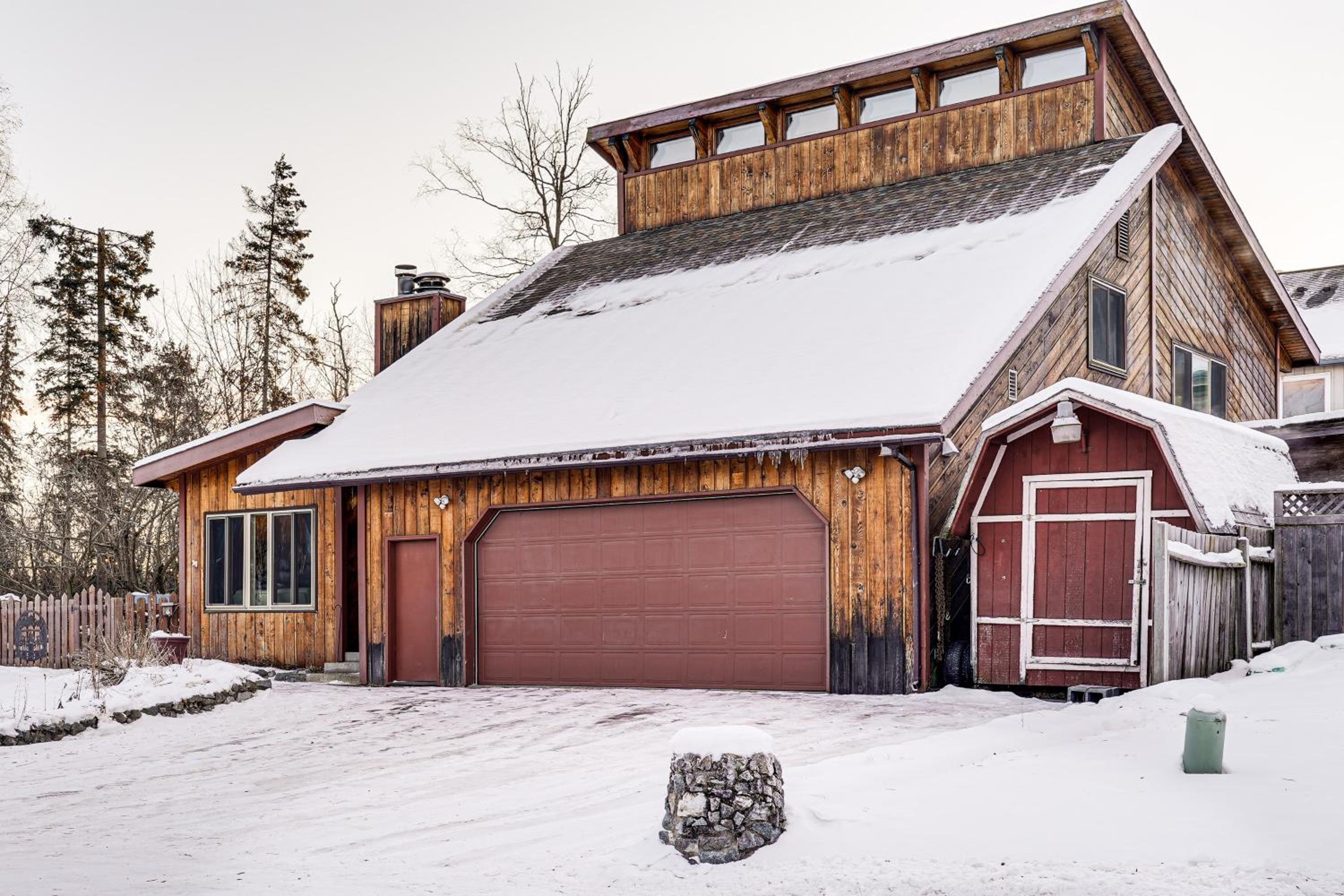 Hike, Ski and Soak! Spacious Anchorage Getaway