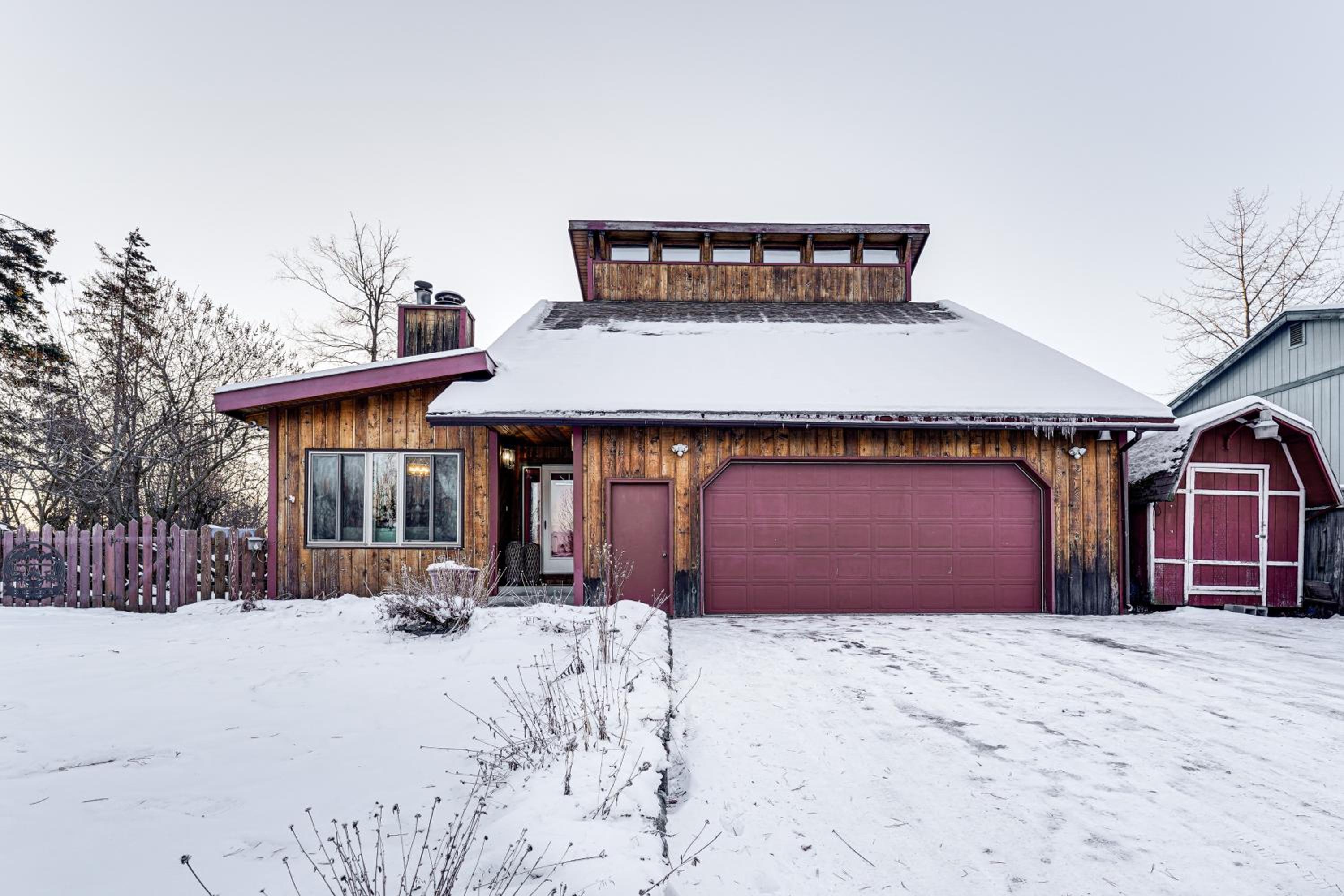 Hike, Ski and Soak! Spacious Anchorage Getaway