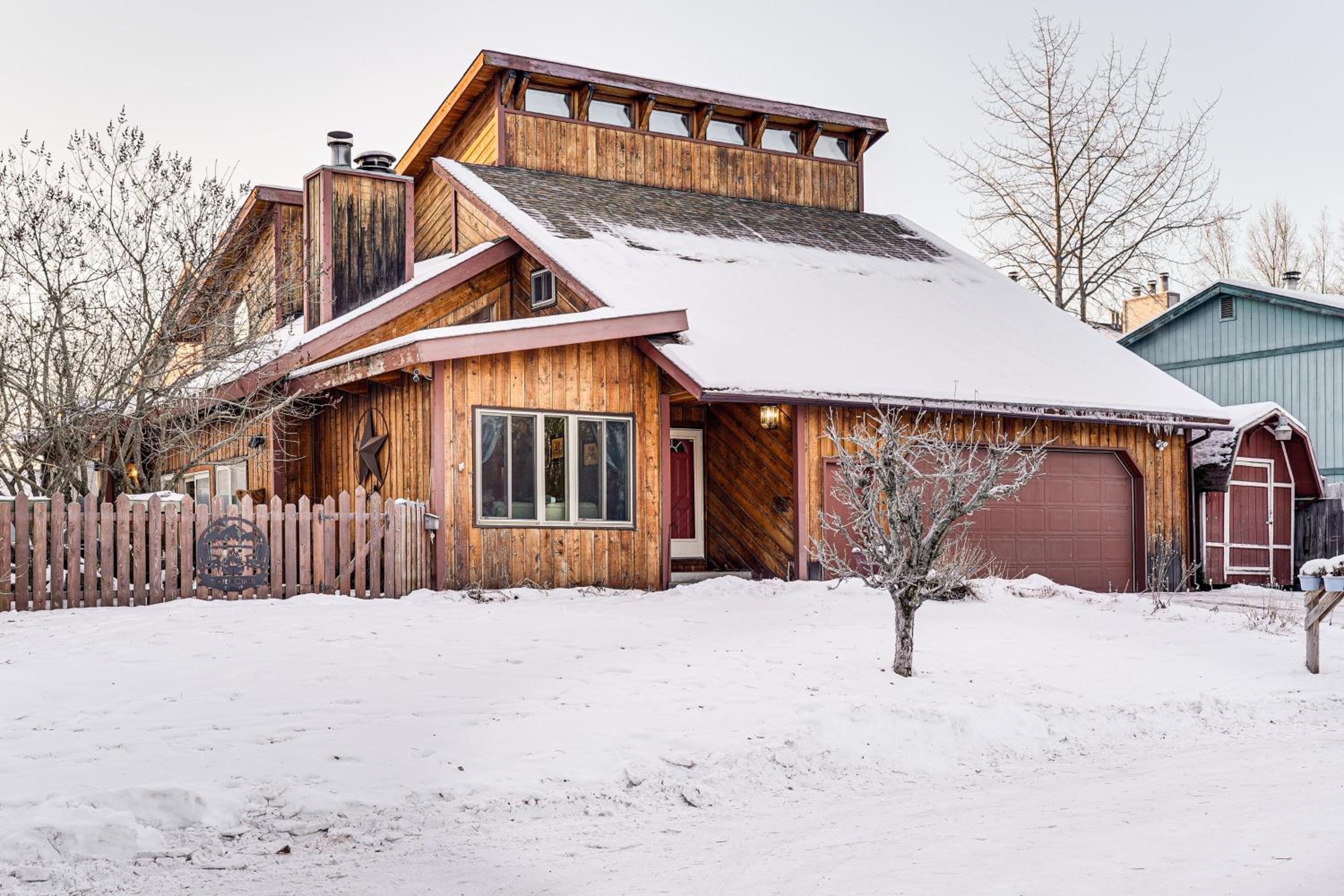 Hike, Ski and Soak! Spacious Anchorage Getaway