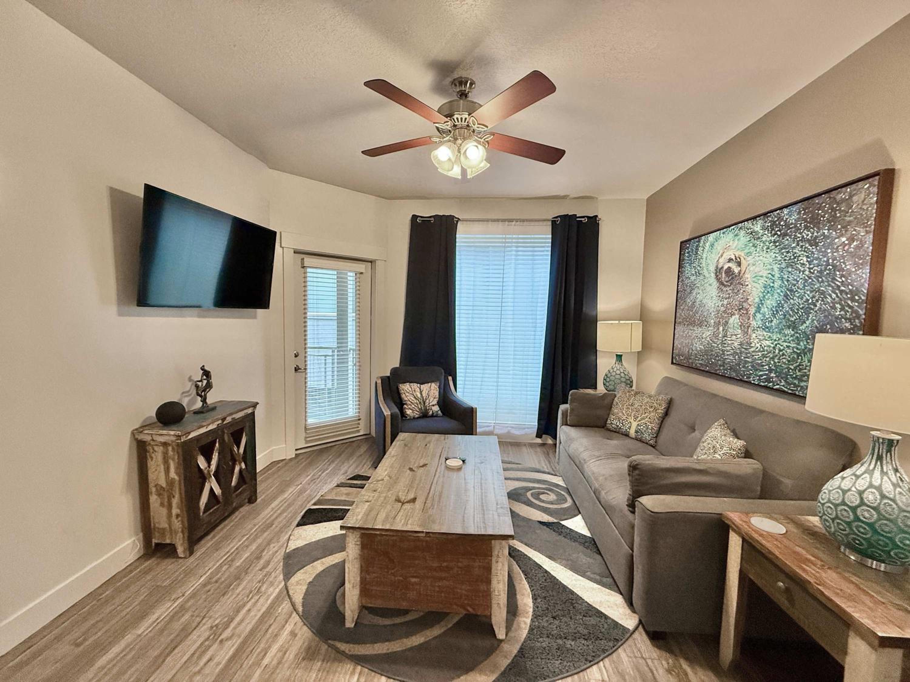 Spacious 2-Bedroom Urban Oasis