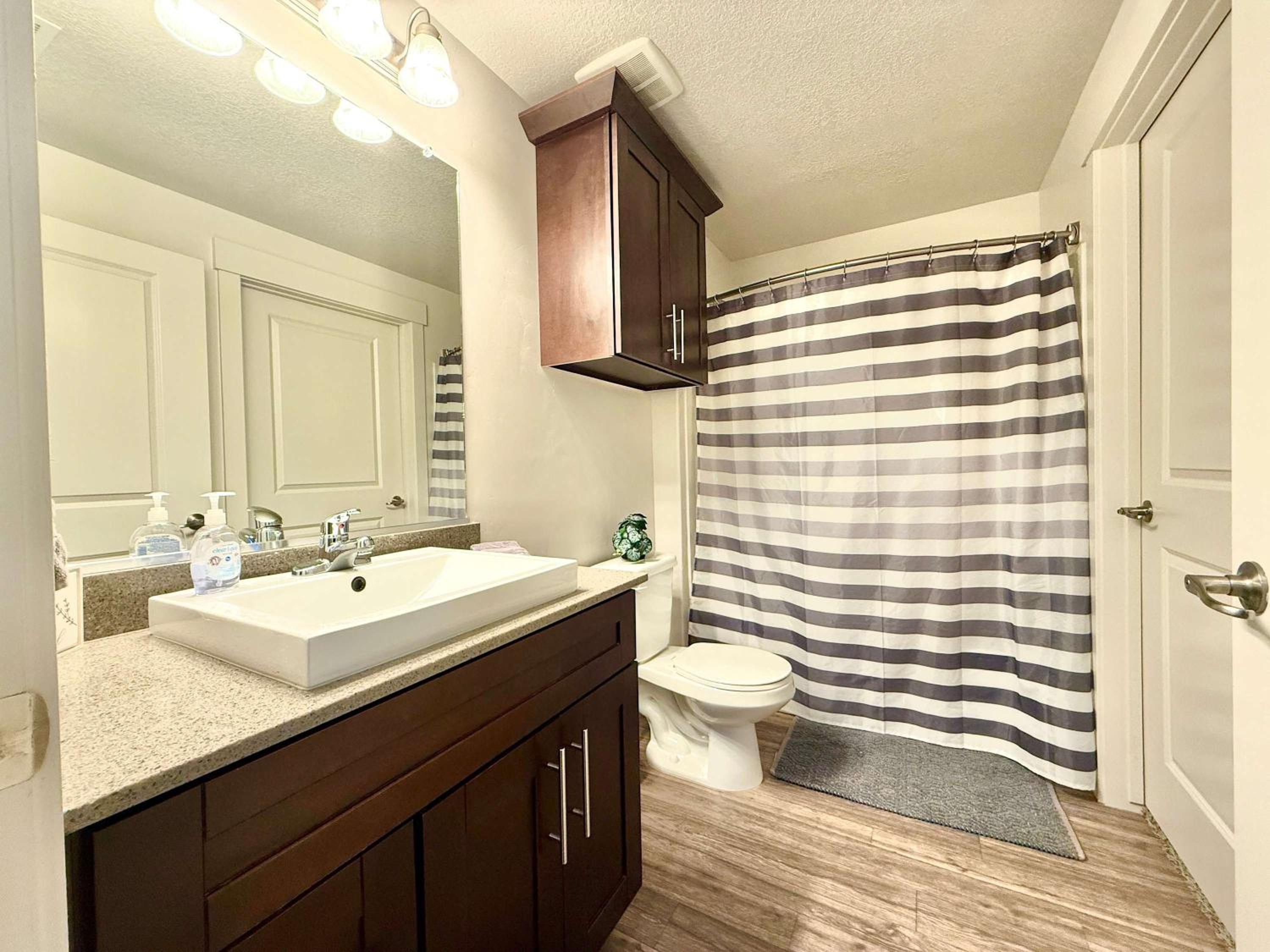 Spacious 2-Bedroom Urban Oasis