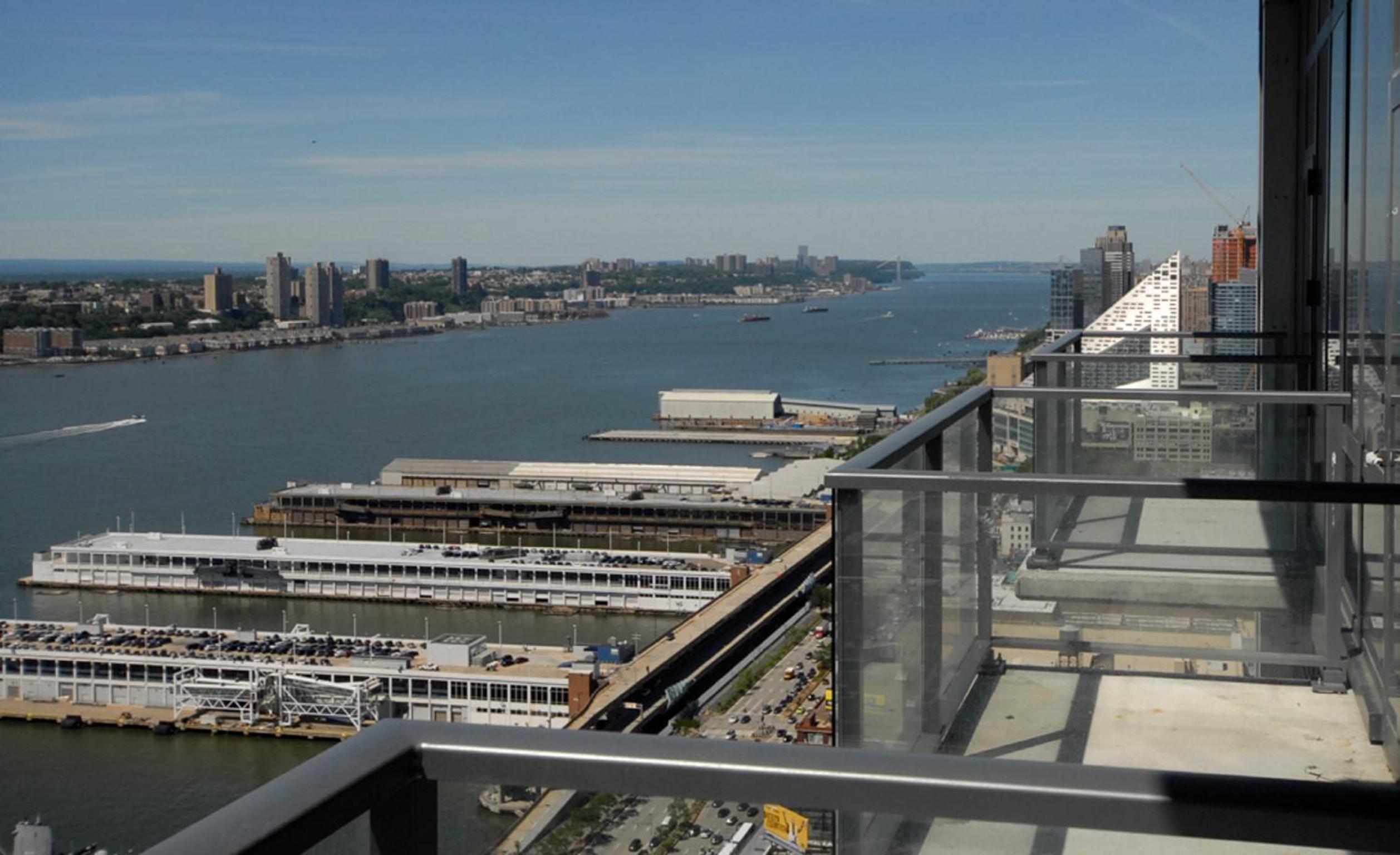 Global Luxury Suites at Sky
