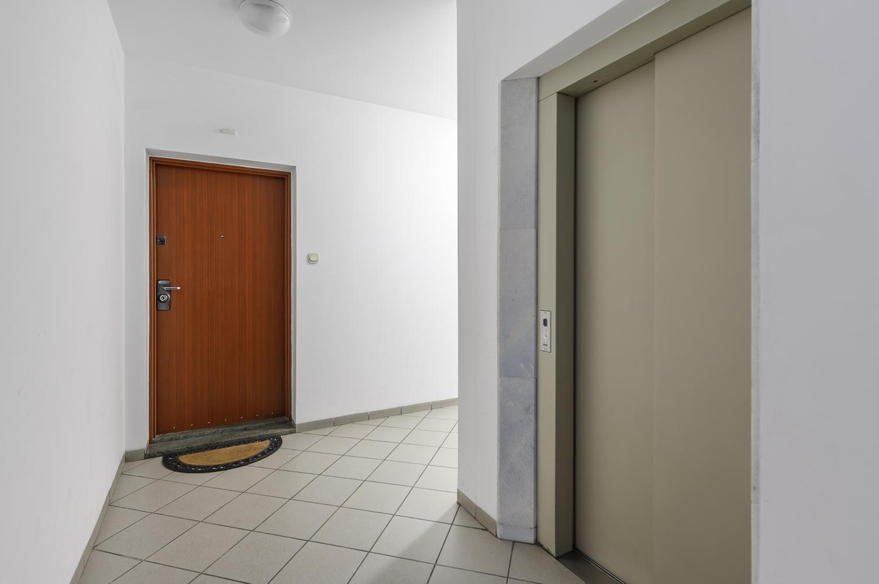 Lumina apartment for family in center Warsaw