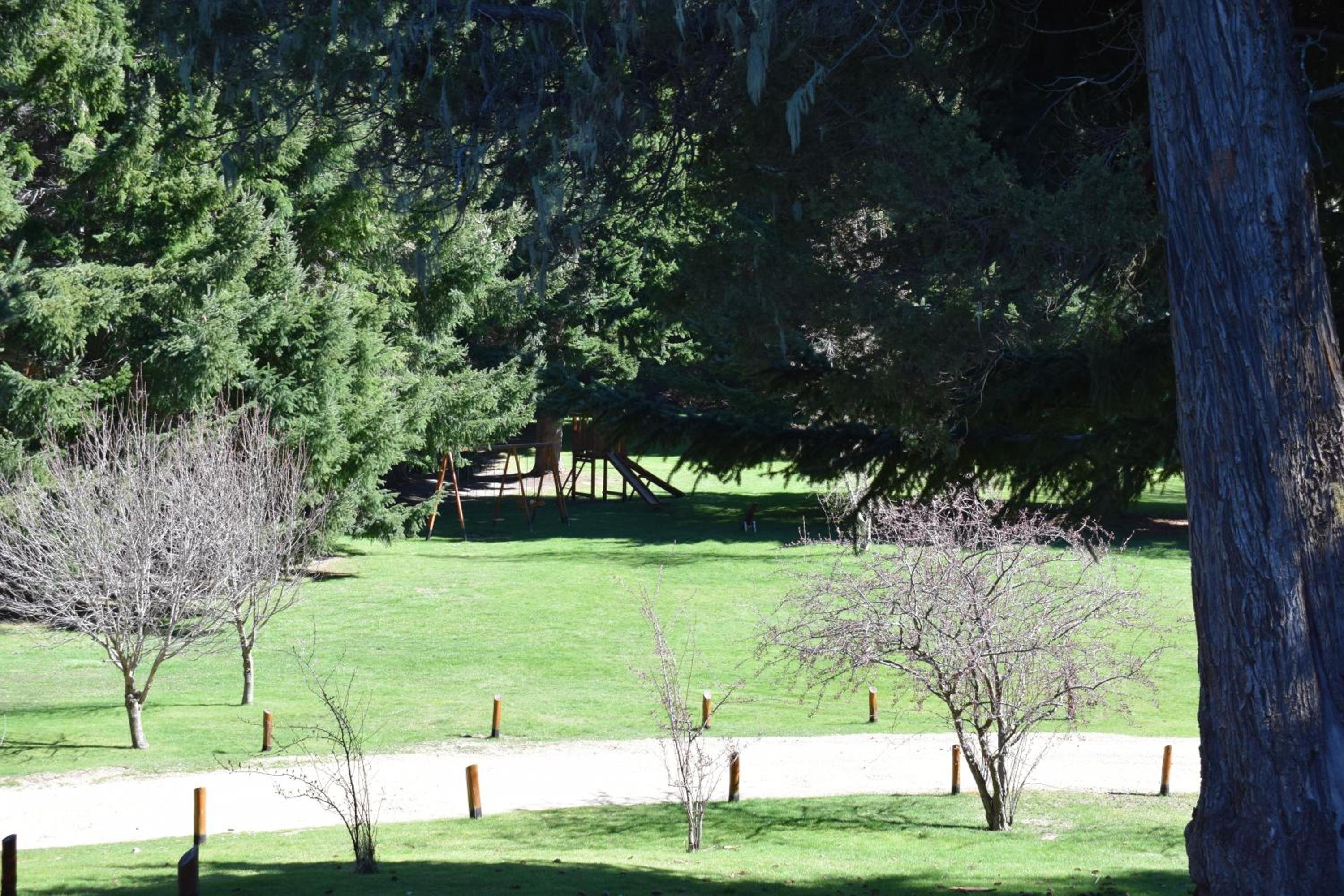 Cabaña con costa de lago