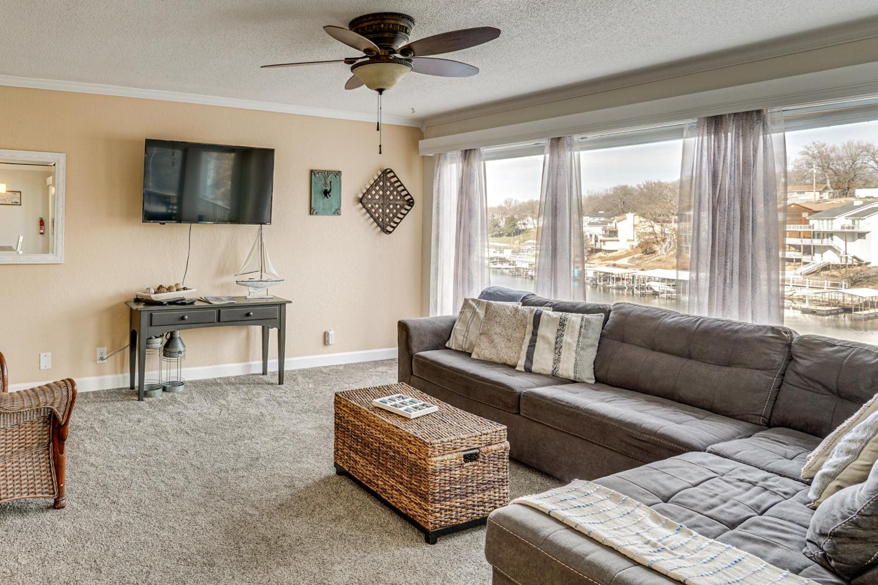 Community Perks! Lakefront Unit in Osage Beach