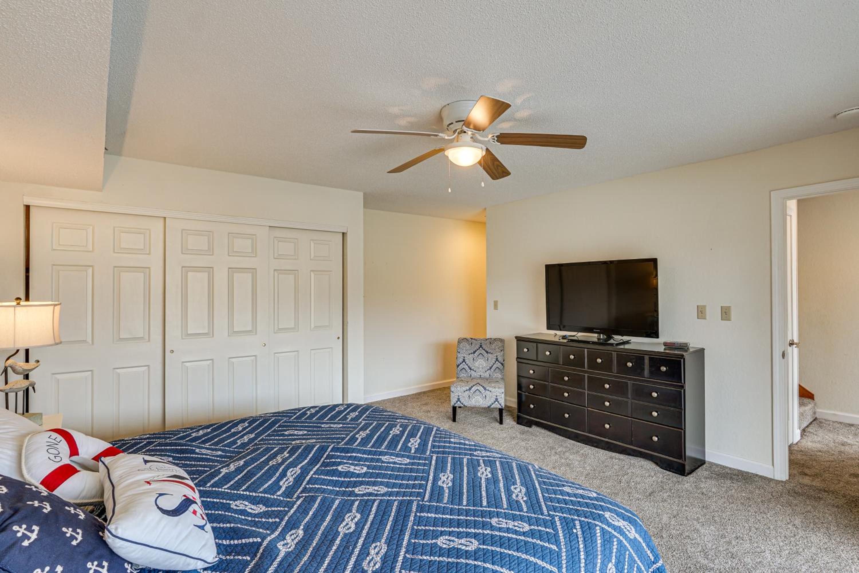 Community Perks! Lakefront Unit in Osage Beach
