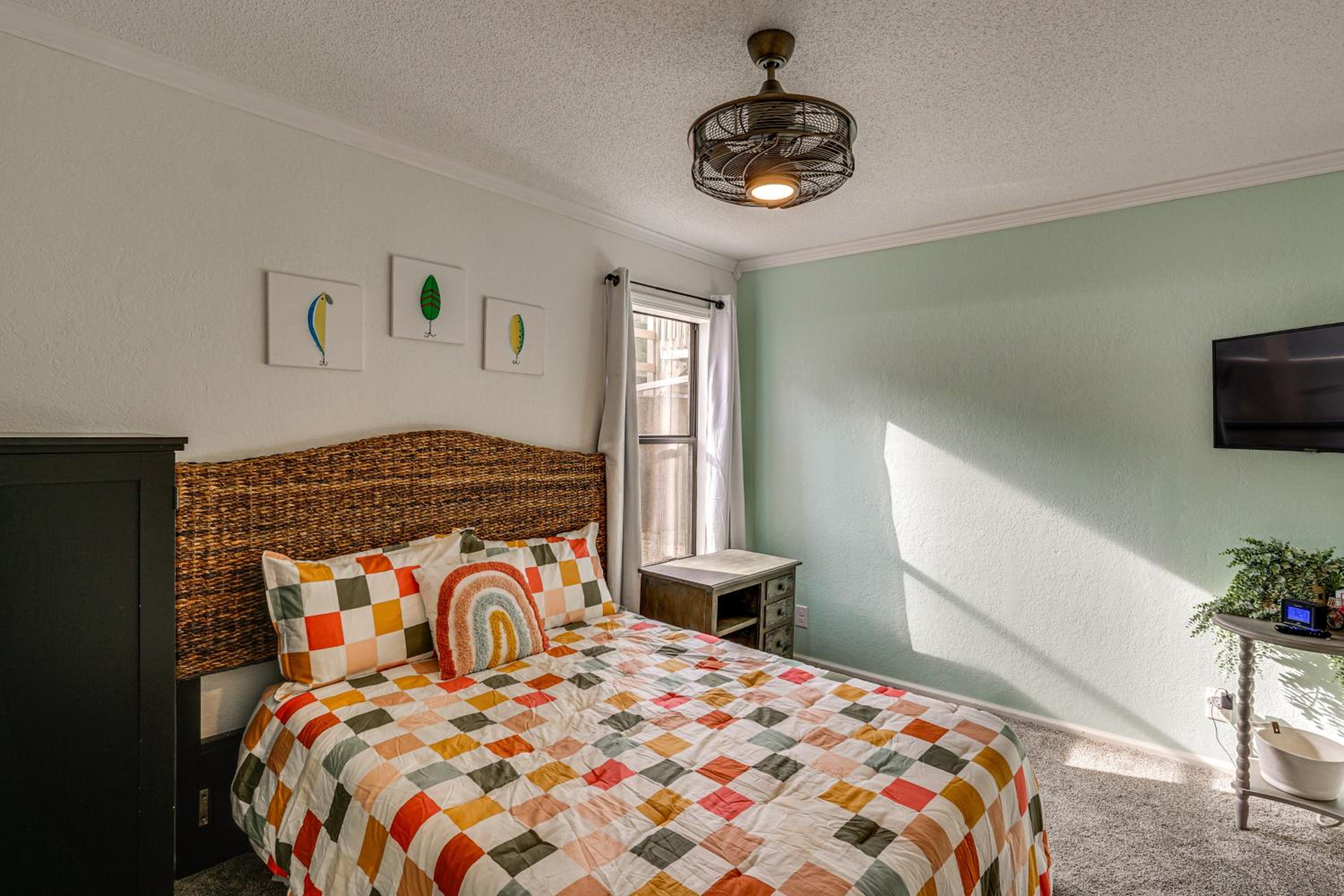Community Perks! Lakefront Unit in Osage Beach