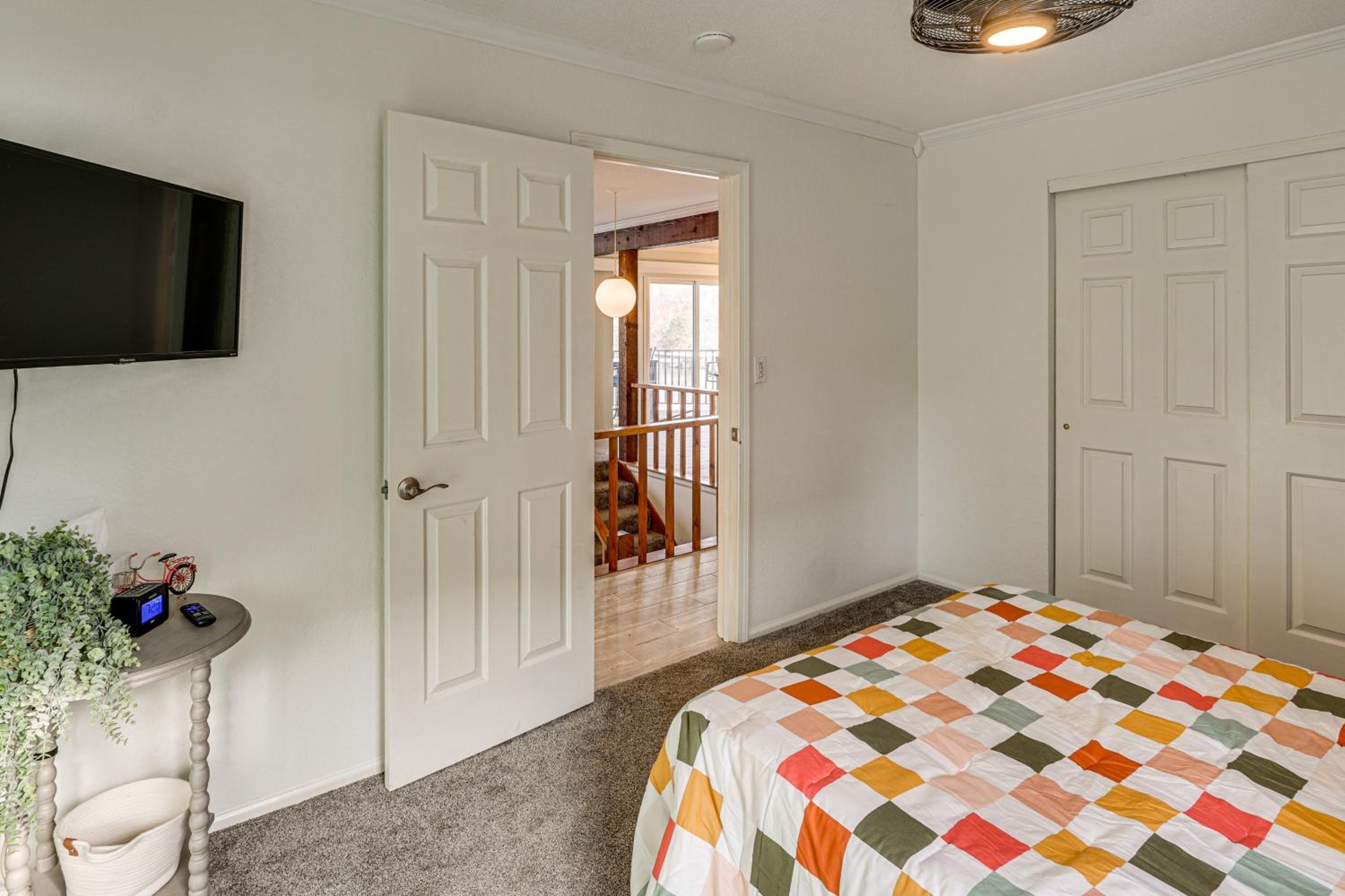 Community Perks! Lakefront Unit in Osage Beach