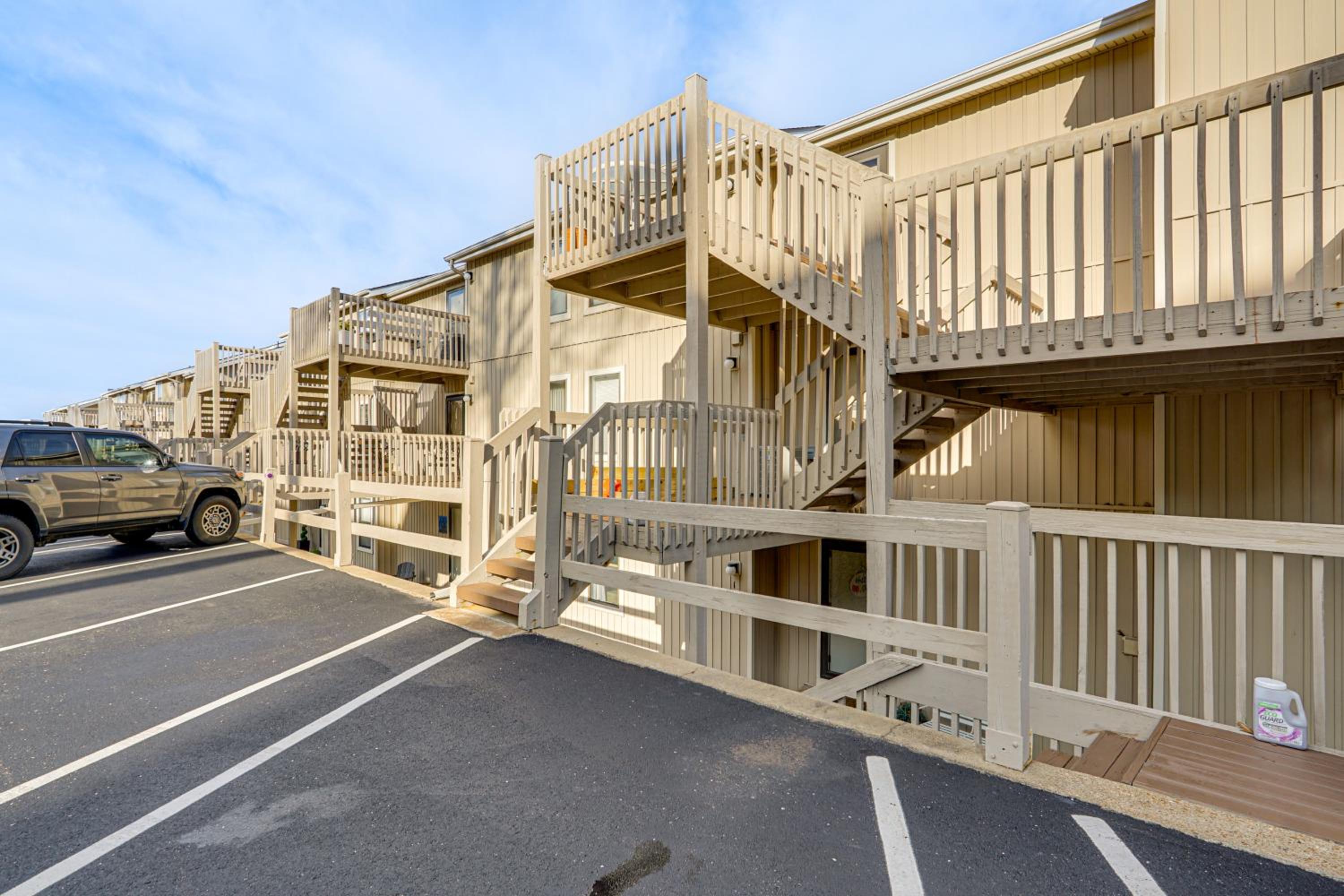 Community Perks! Lakefront Unit in Osage Beach