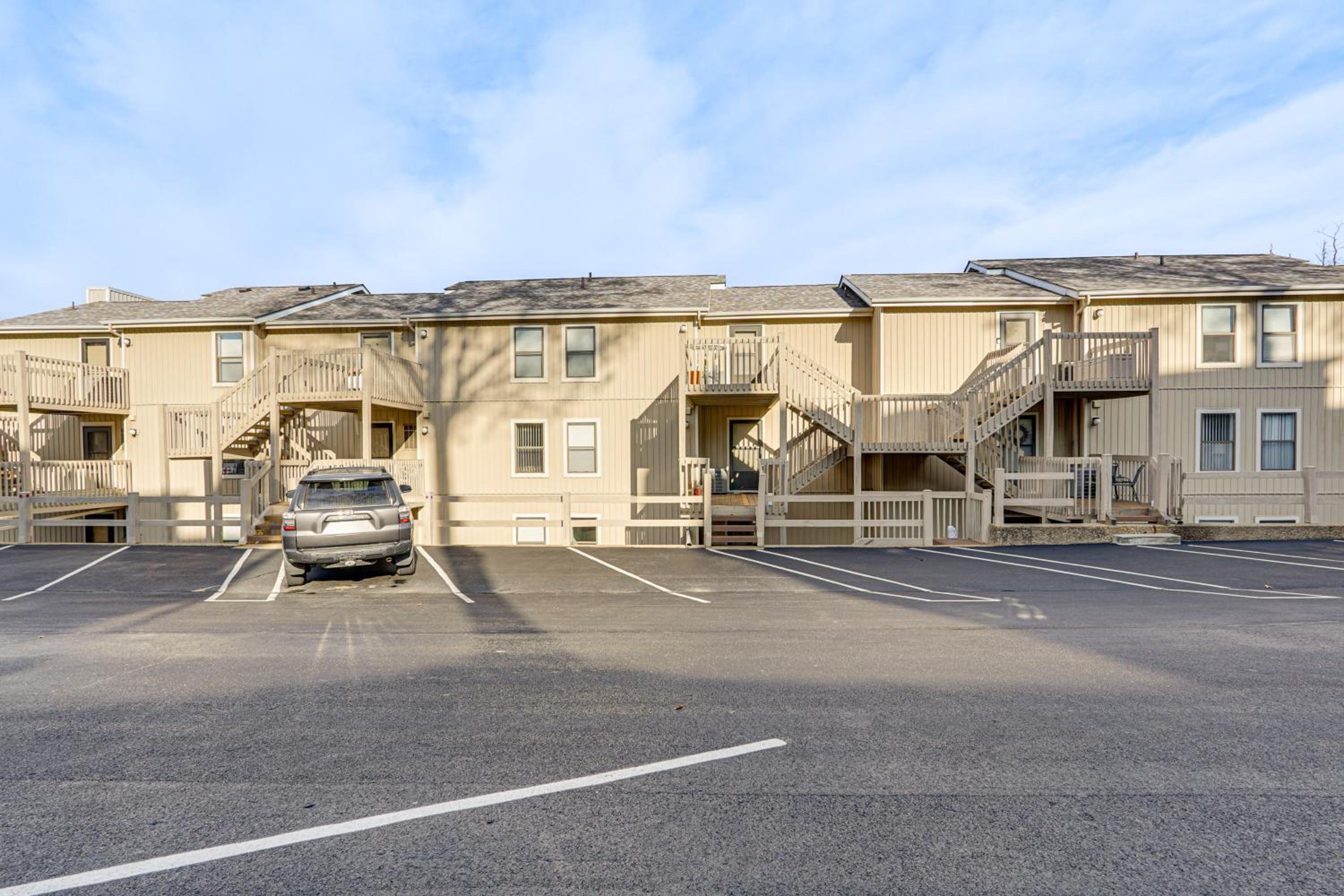 Community Perks! Lakefront Unit in Osage Beach