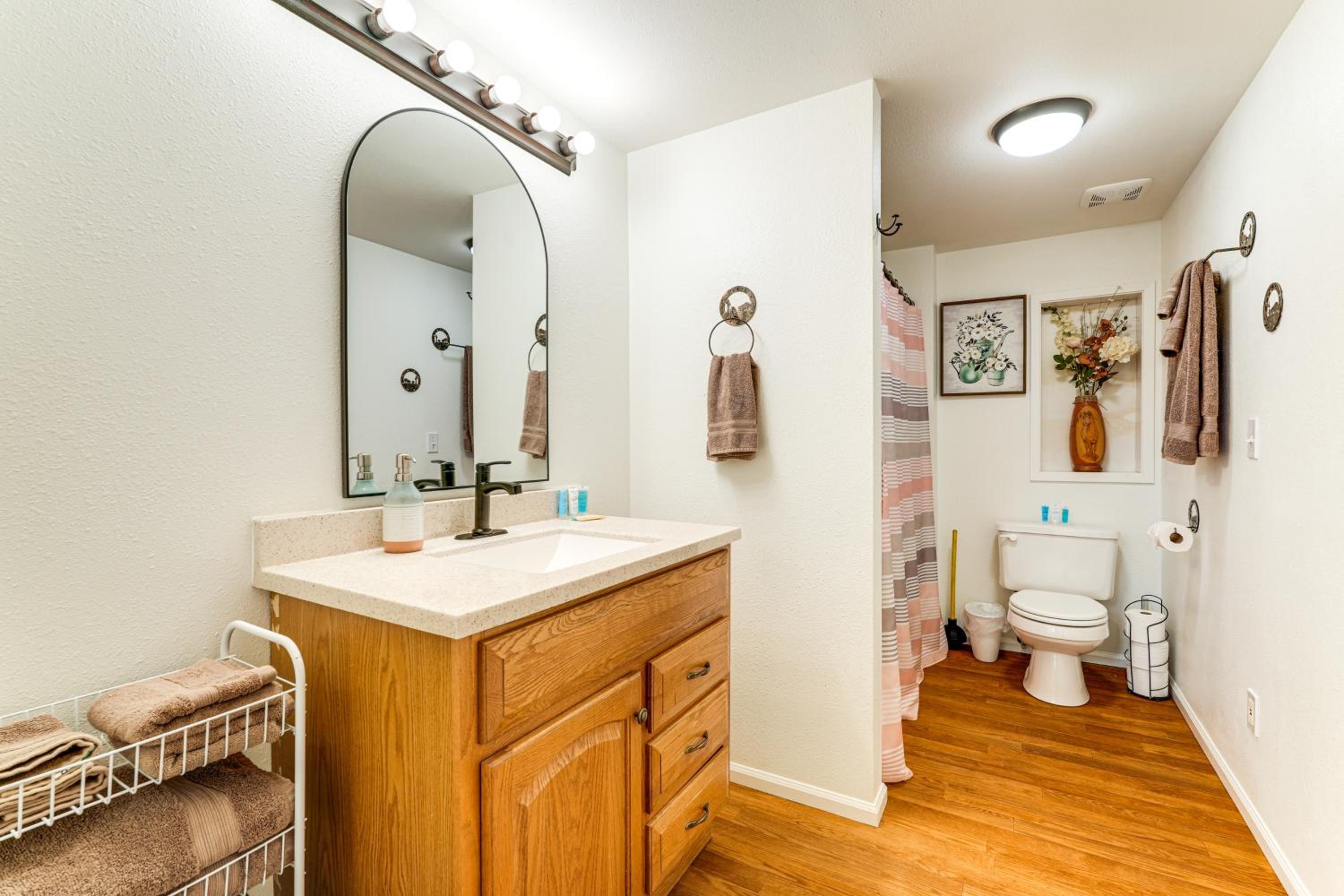 Willamette Valley Home on Working Horse Farm!