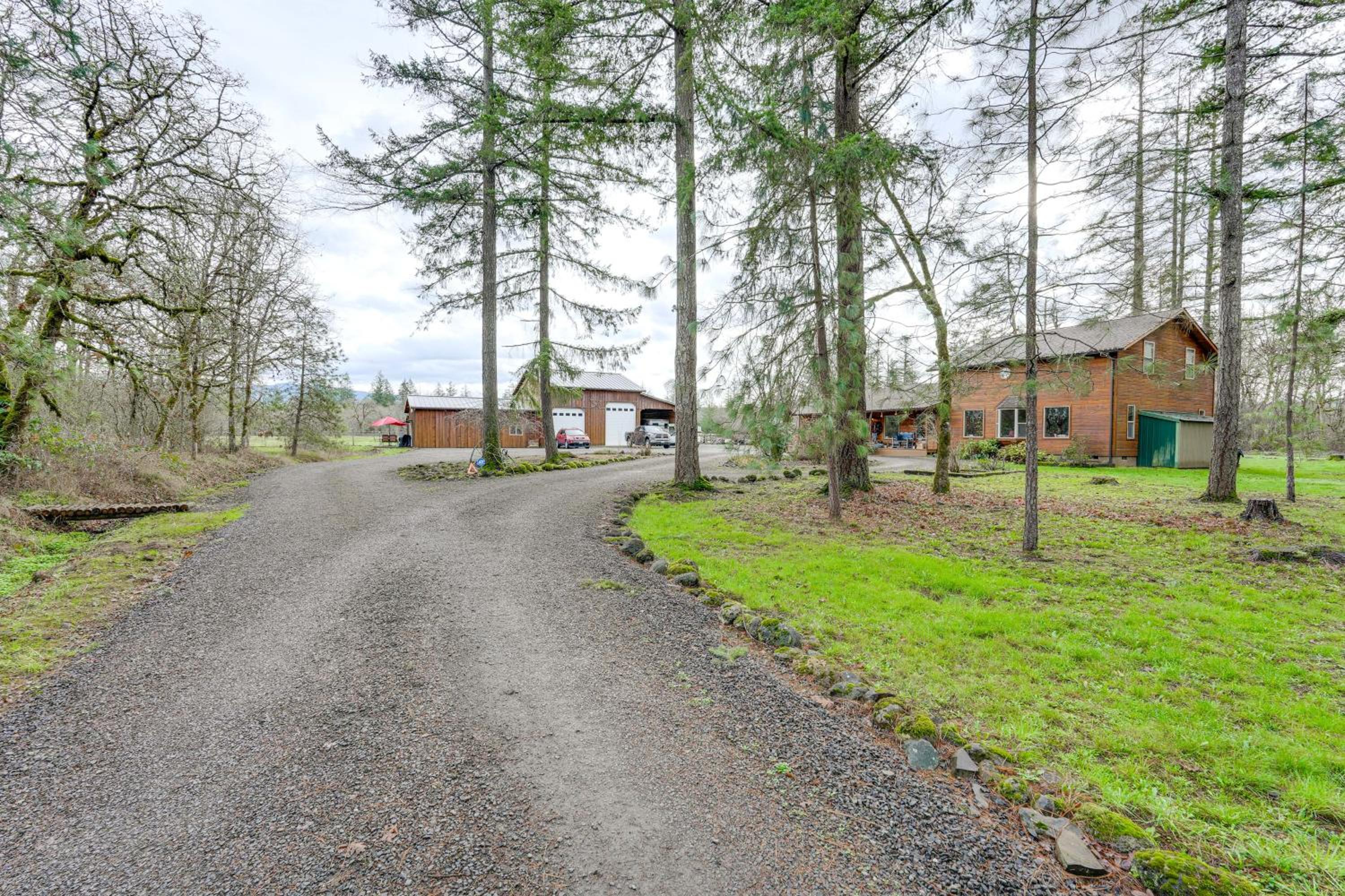 Willamette Valley Home on Working Horse Farm!