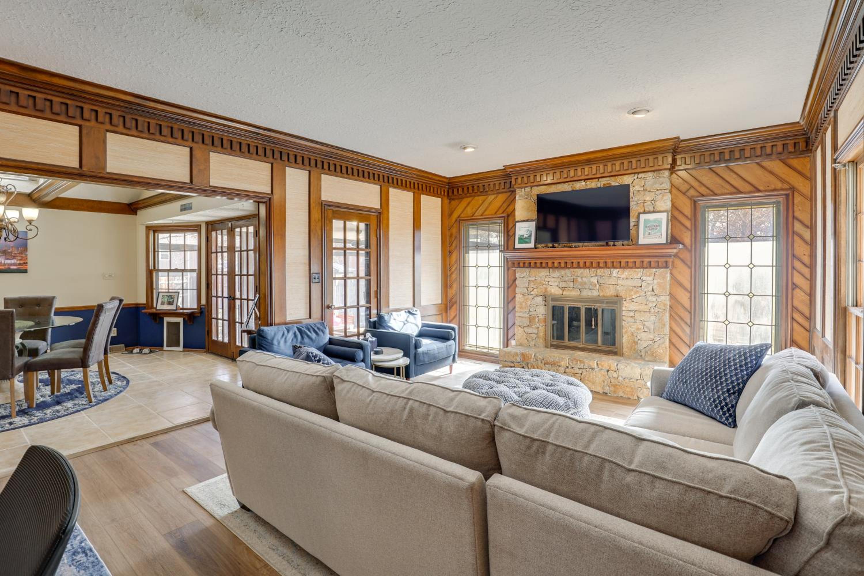 3,000-Sq-Ft Group Getaway with Pool Near Kansas City